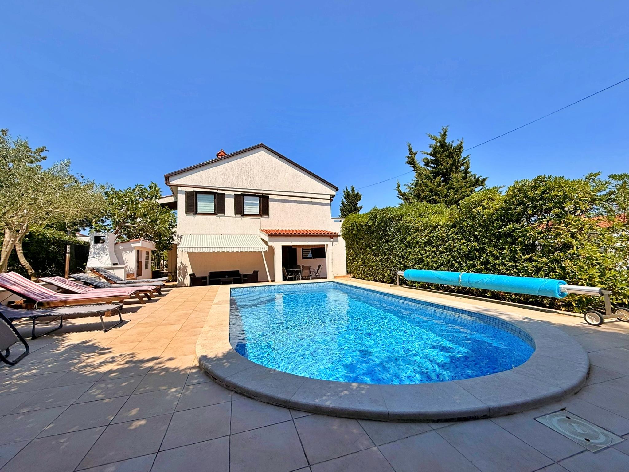 Ferienwohnung mit Swimmingpool in Silo - nur 150m zum Badestrand