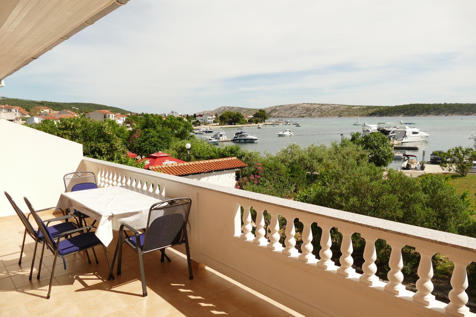 Meerblickunterkunft mit Balkon, Klima & Internet - nur 50m zum Strand