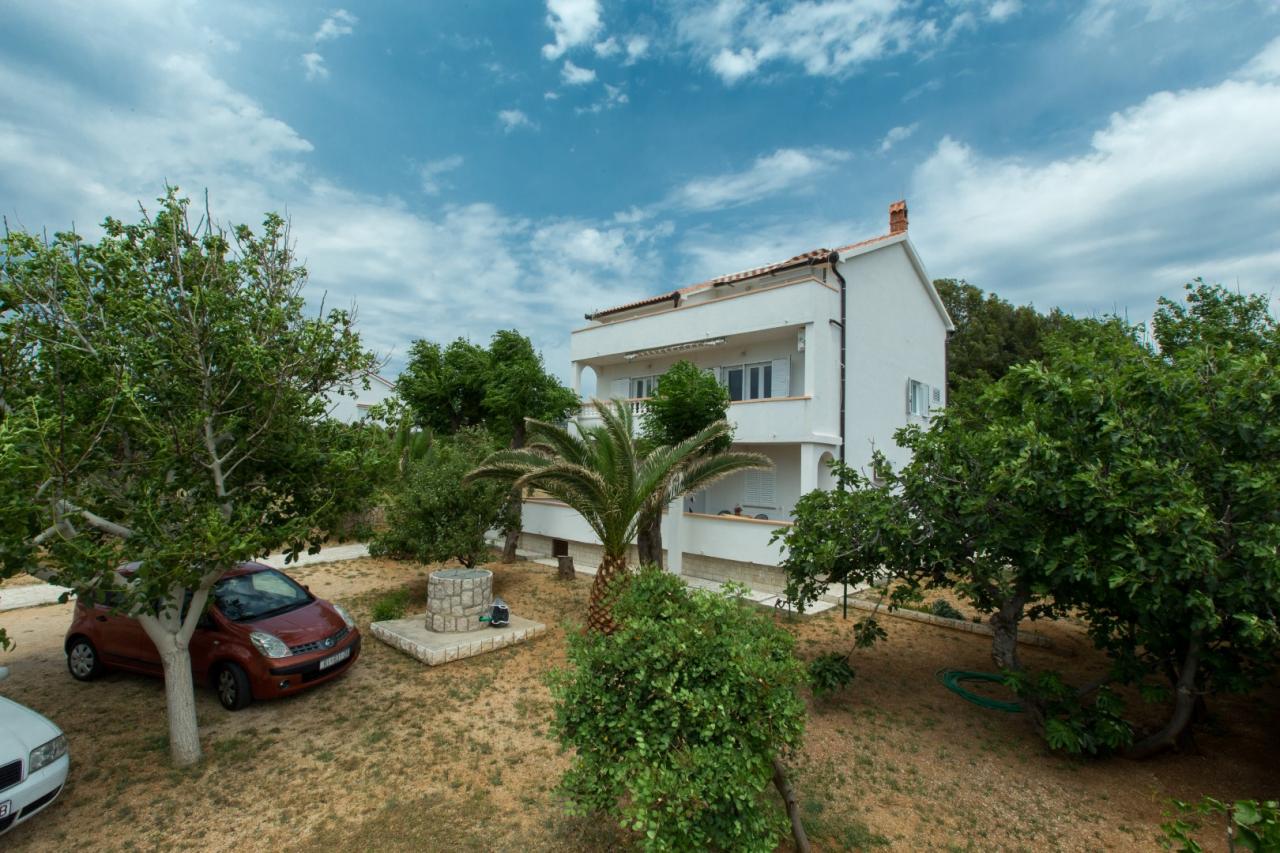 Ferienwohnung für 4-5 Personen - Klima - Garten - 30 m zum Meer