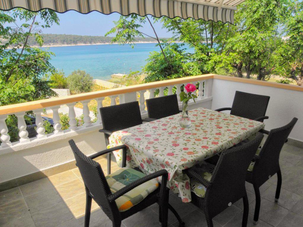 FeWo in ruhiger Lage mit Garten und Meerblick für 6-7 Personen - 75 m²