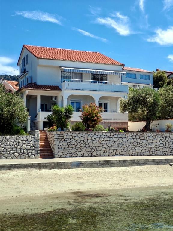 Direkt am Meer gelegene Urlaubsunterkunft für 4-5 Personen - 80 m²