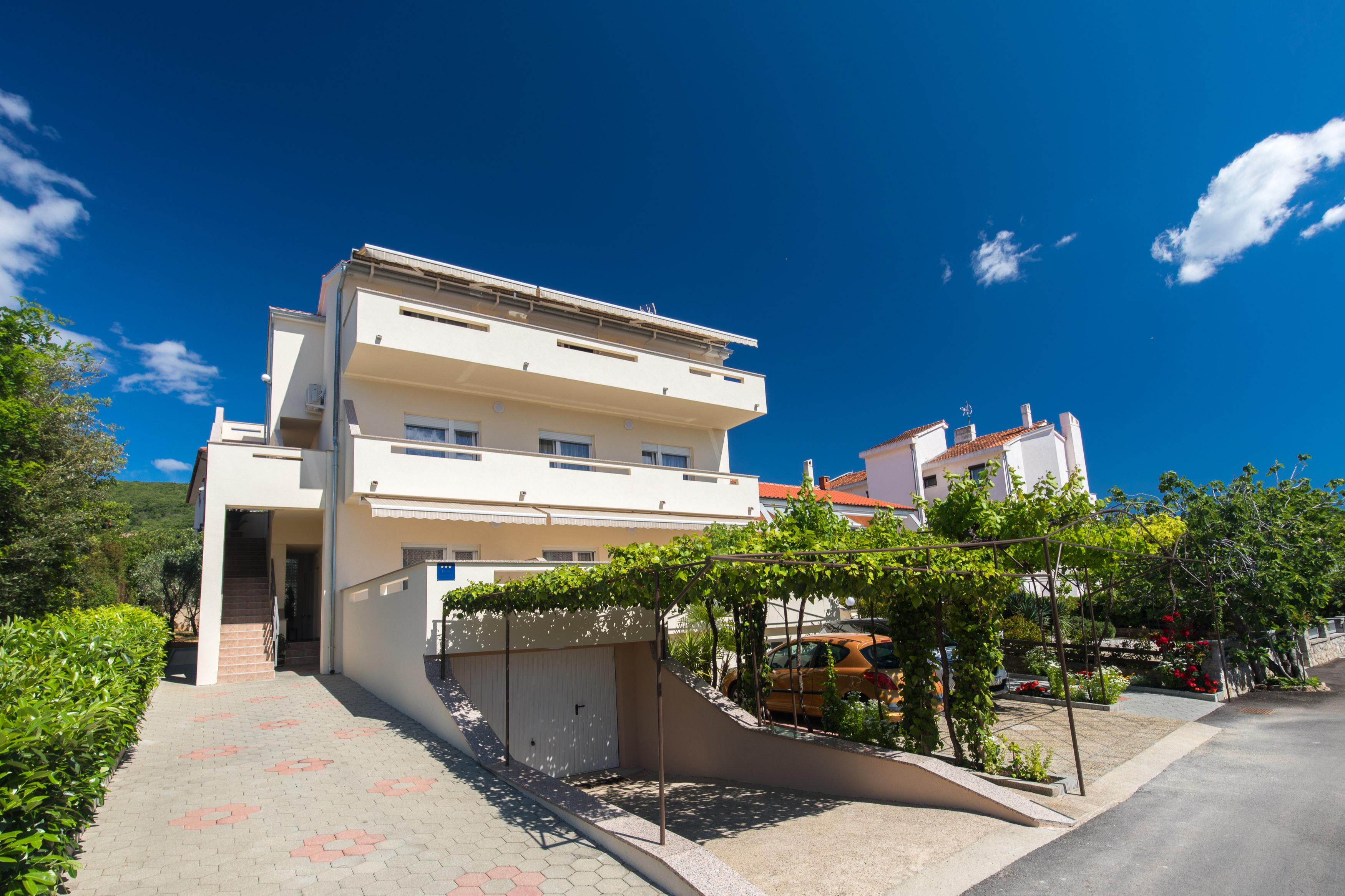 Wohnung für 4-5 Personen mit großer Terrasse, Klima und Internet