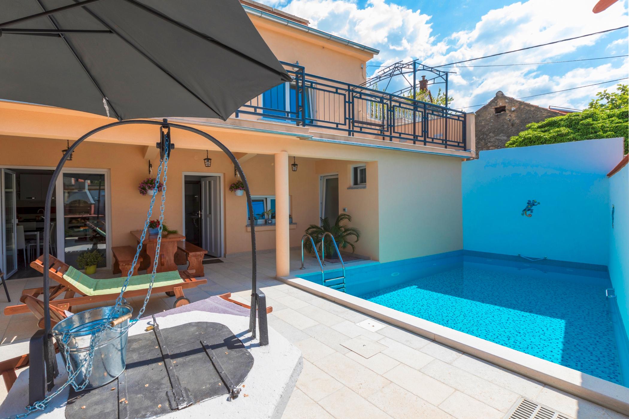 Ruhig gelegenes Ferienhaus mit Swimmingpool in ländlicher Umgebung