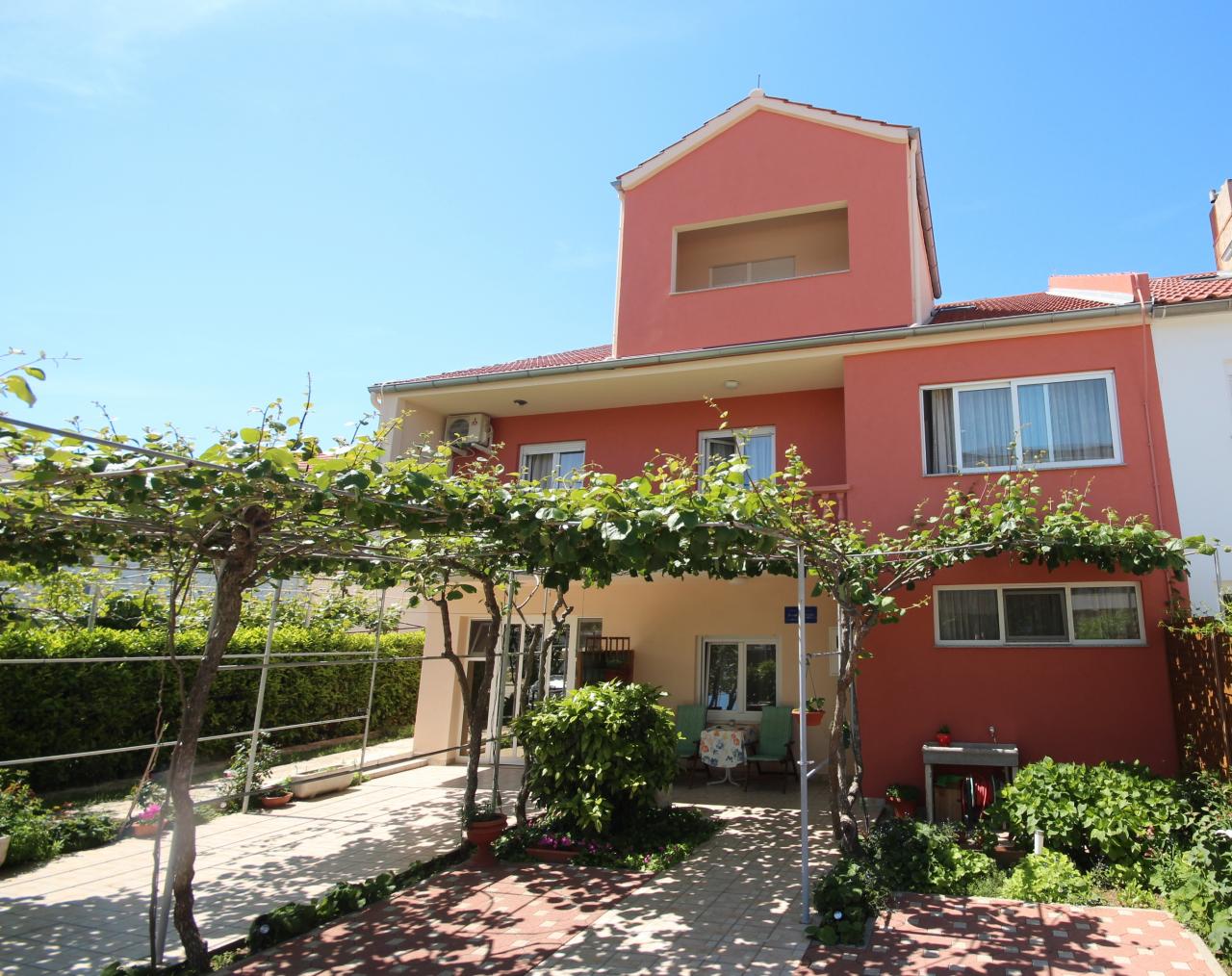 EG-Apartment für 4 Personen in Strandnähe mit Internet & Grill