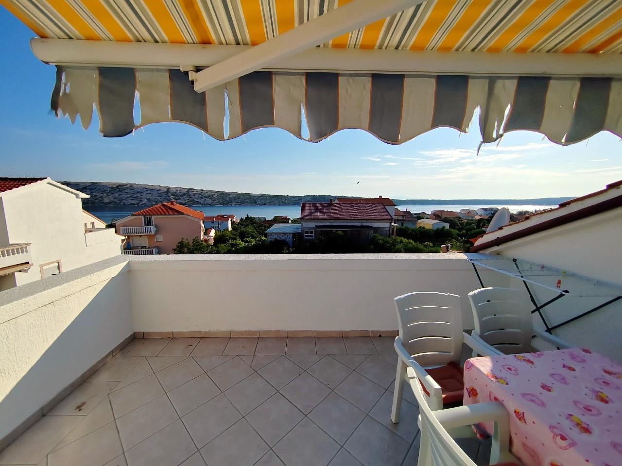Dachgeschosswohnung - für max 5 Pers mit Klima, Balkon & Grill