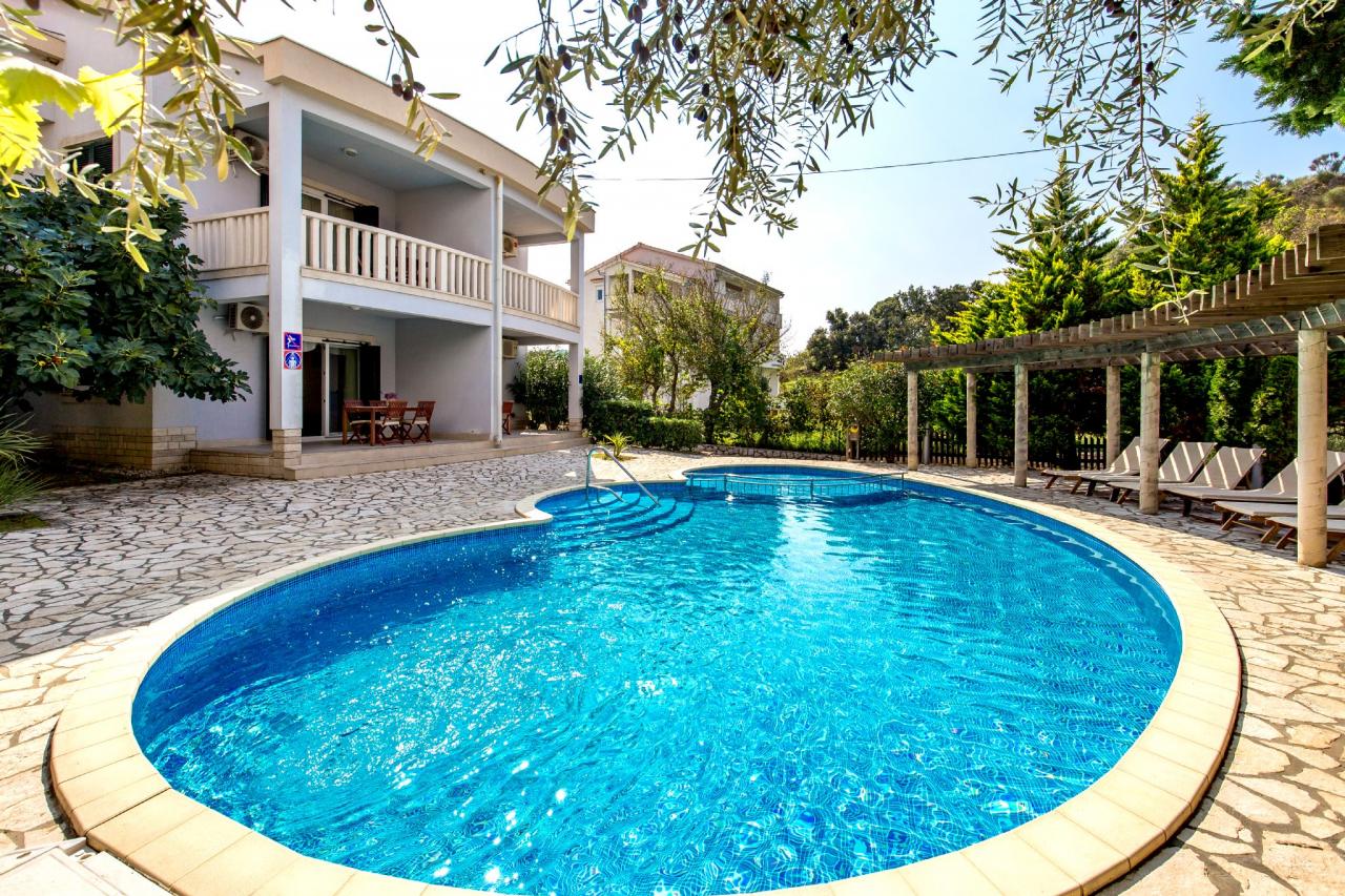 Urlaub am Pool - App für 4 Pers im EG mit Klima & Tv - zum Strand 