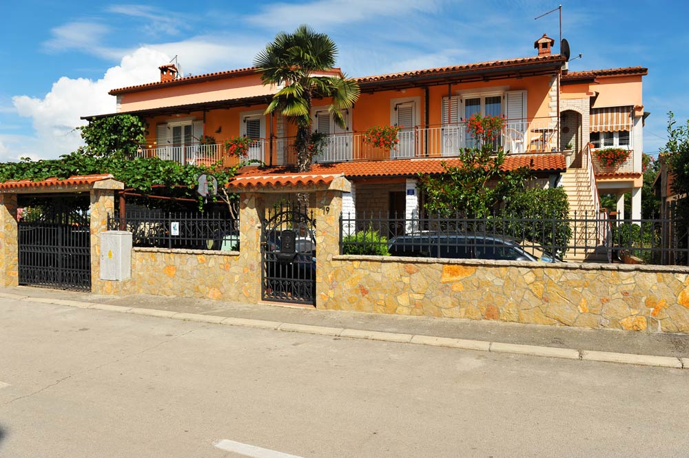 Erdgeschosswohnung mit Klima, Sat-TV, Internet - 700 m zum Strand