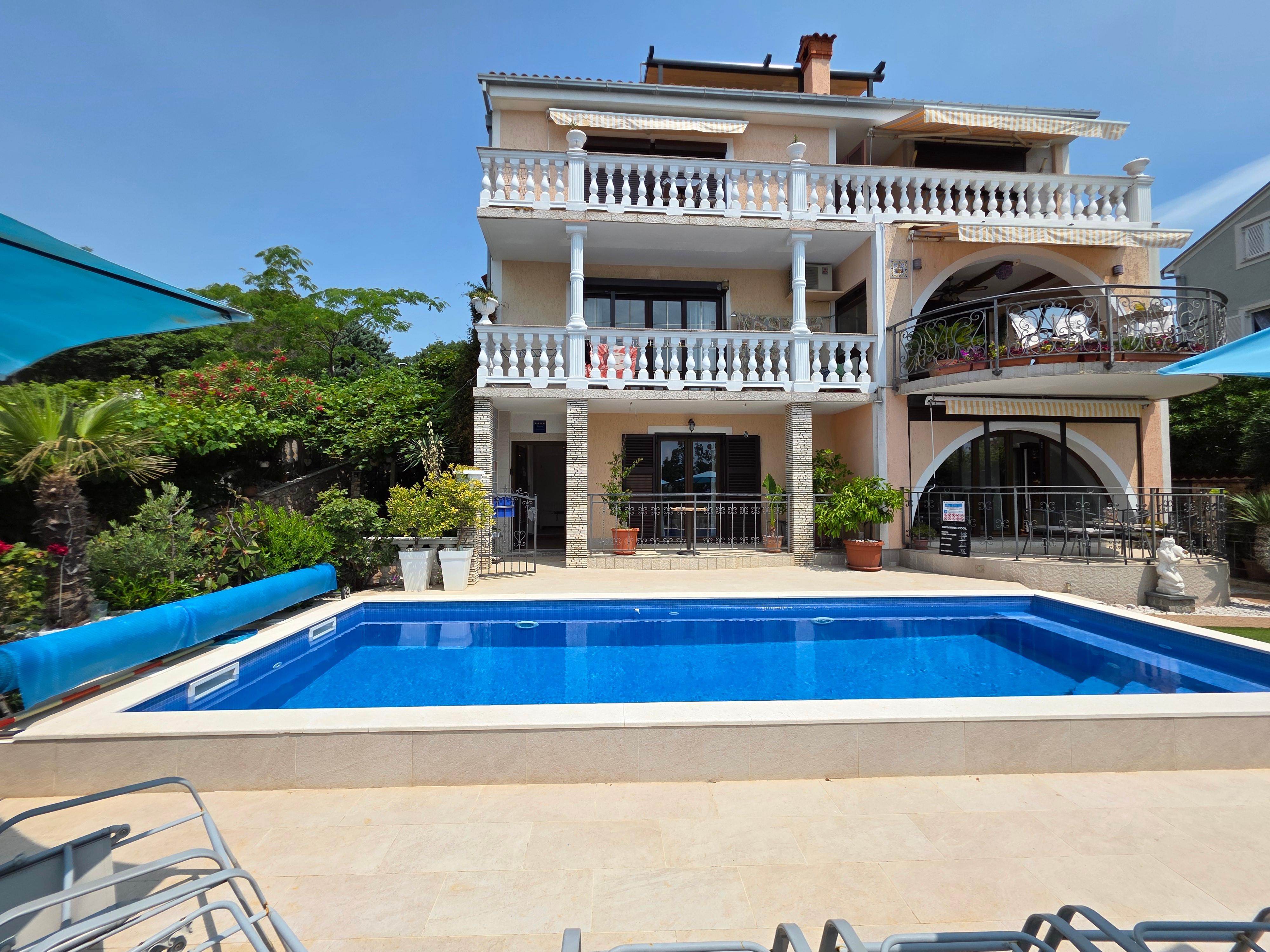 Modern eingerichtete Wohnung - Swimmingpool, Sat-TV, Internet