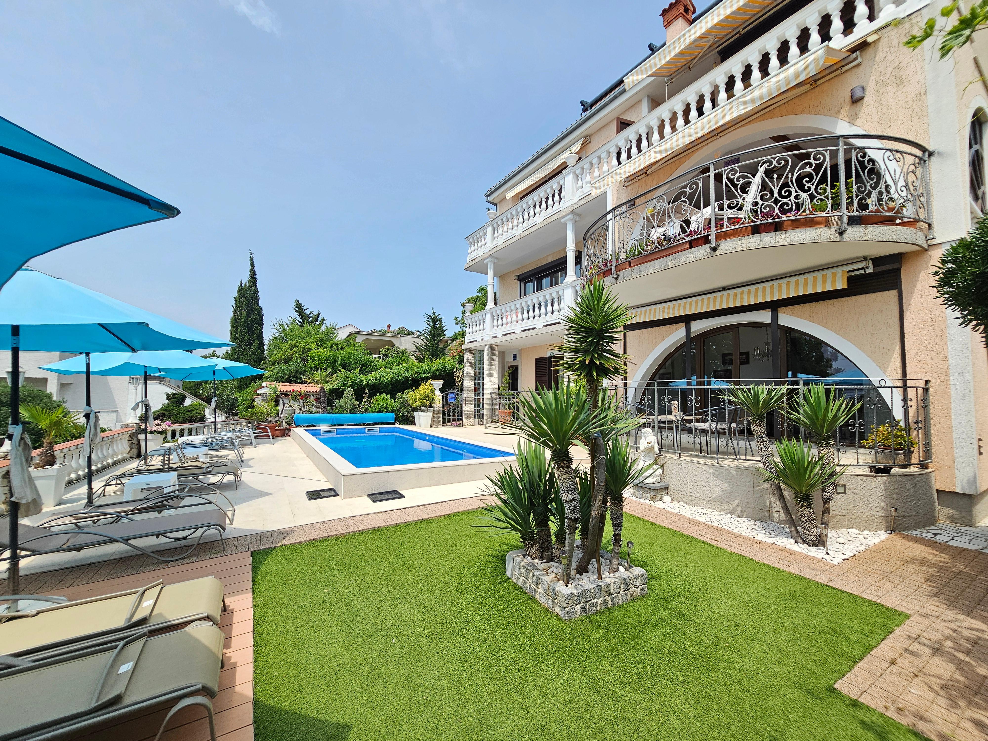 Modern eingerichtete Wohnung - Swimmingpool, Sat-TV, Internet