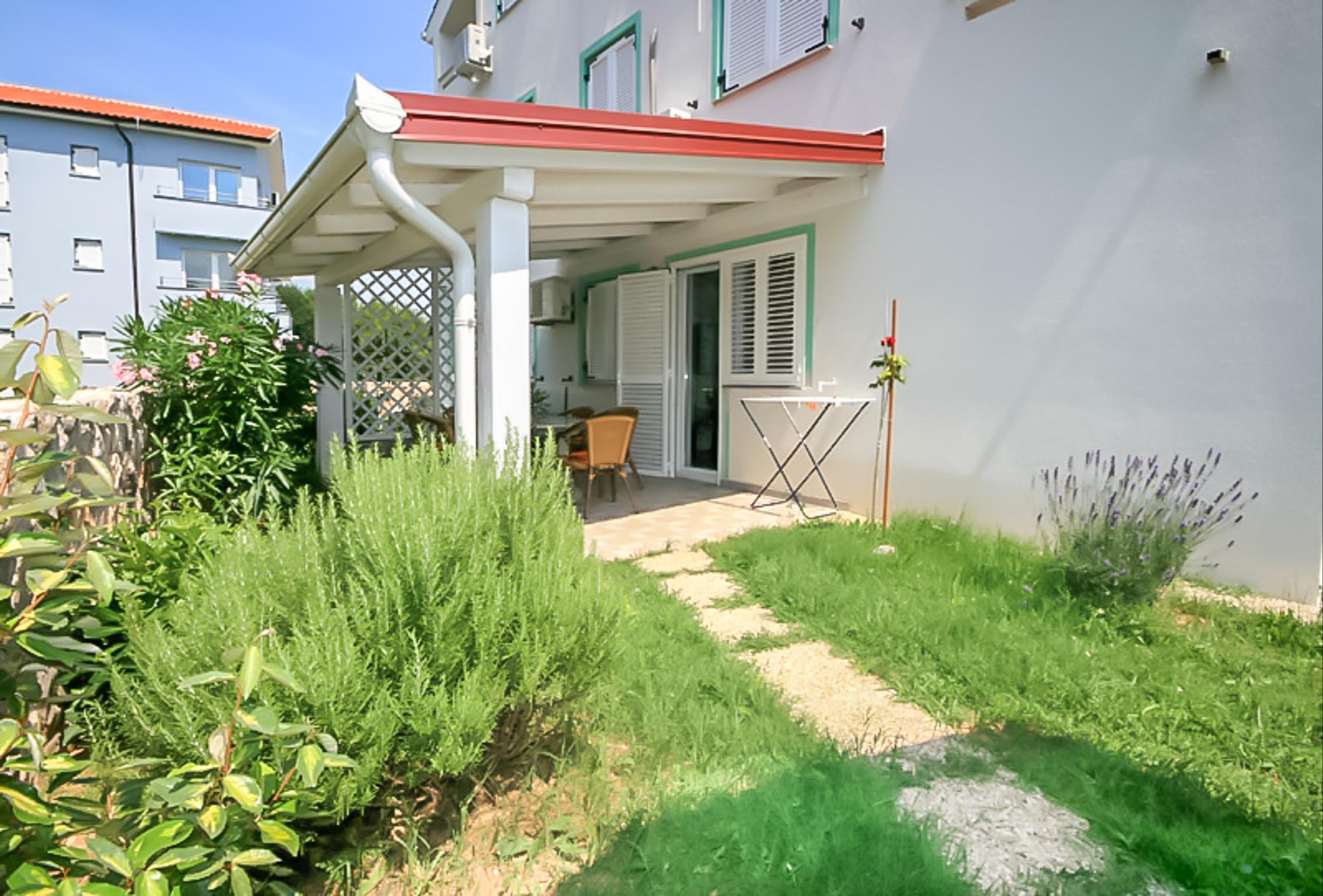 Schöne Erdgeschoss Wohnung - mit Garten & Grill Nutzung