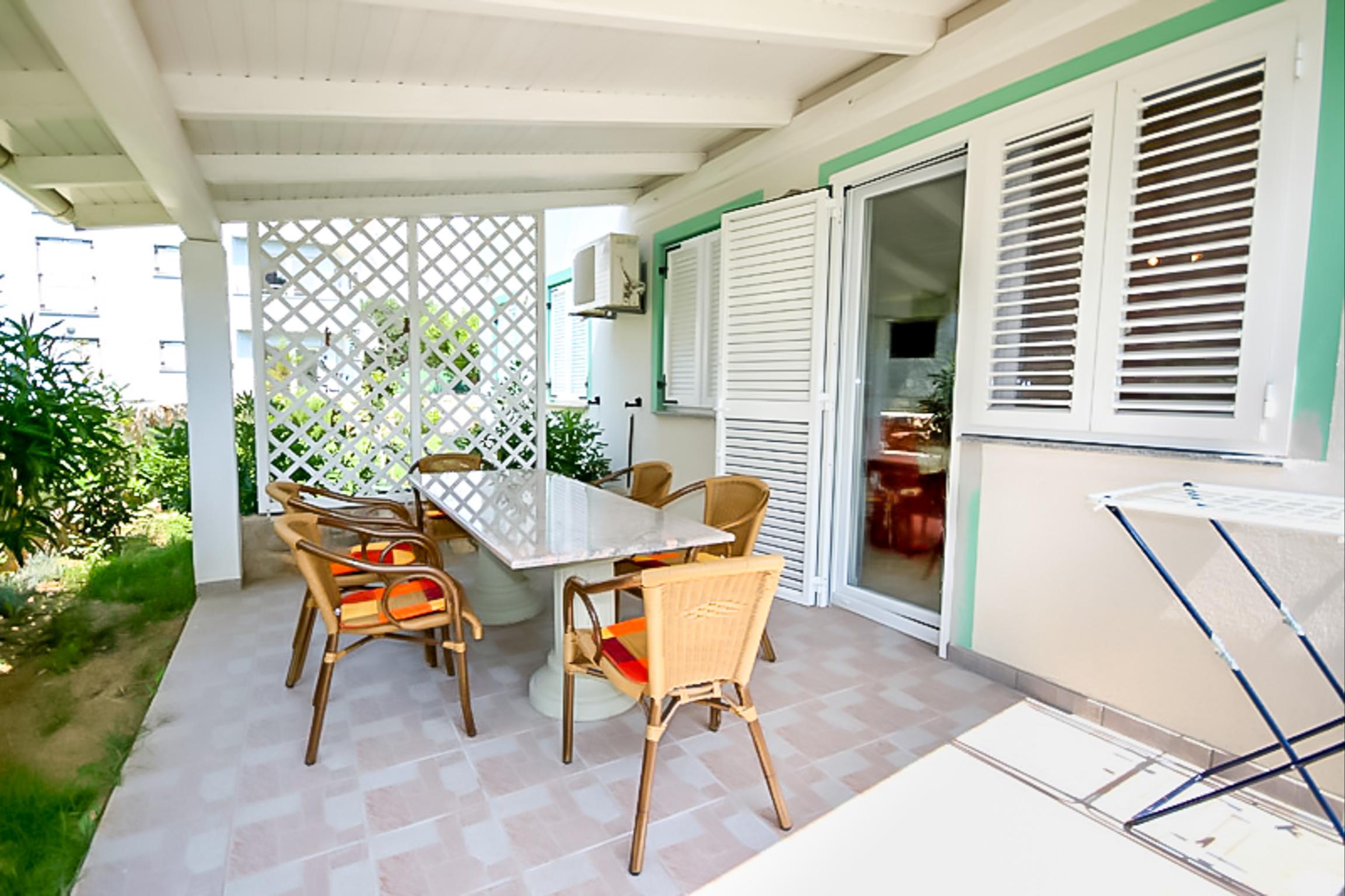 Schöne Erdgeschoss Wohnung - mit Garten & Grill Nutzung