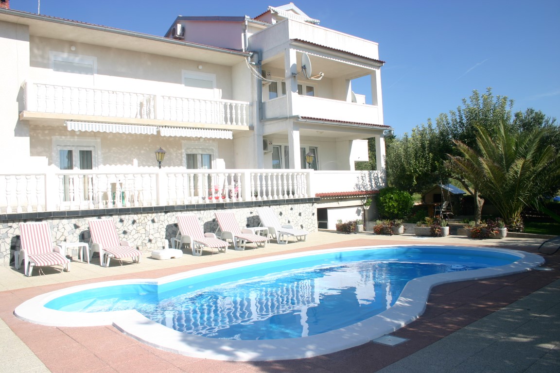 Ferienapartment für 2-3 Pers mit Pool - 40 m² im 1.OG mit 2 Sz & K