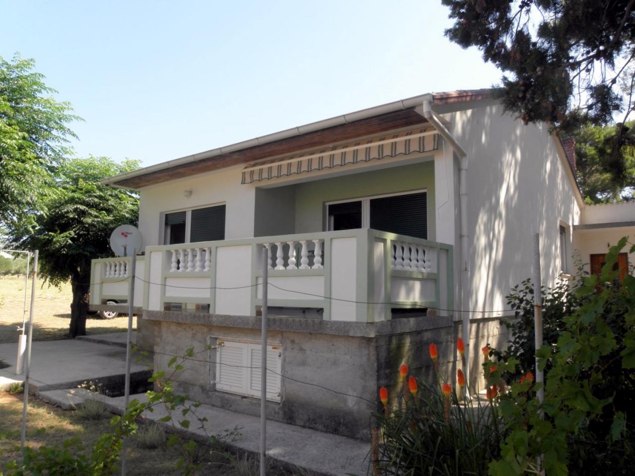 Wohnung im Erdgeschoss für 4-5 Pers mit Garten und Grill