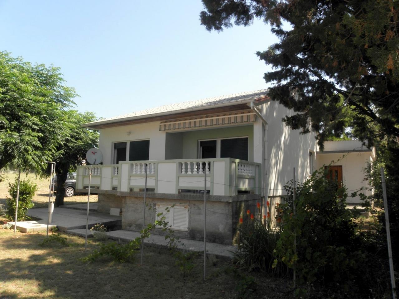 Wohnung im Erdgeschoss für 4-5 Pers mit Garten und Grill