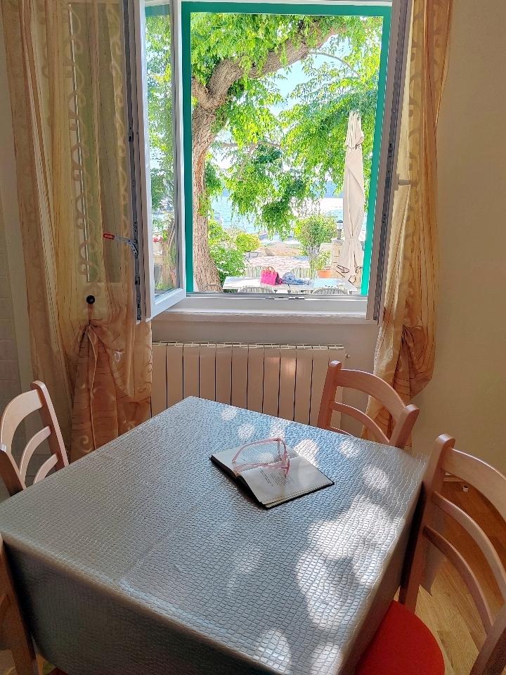 Helle, freundliche Ferienwohnung für 2-3 Personen - nur 30 m zum Meer