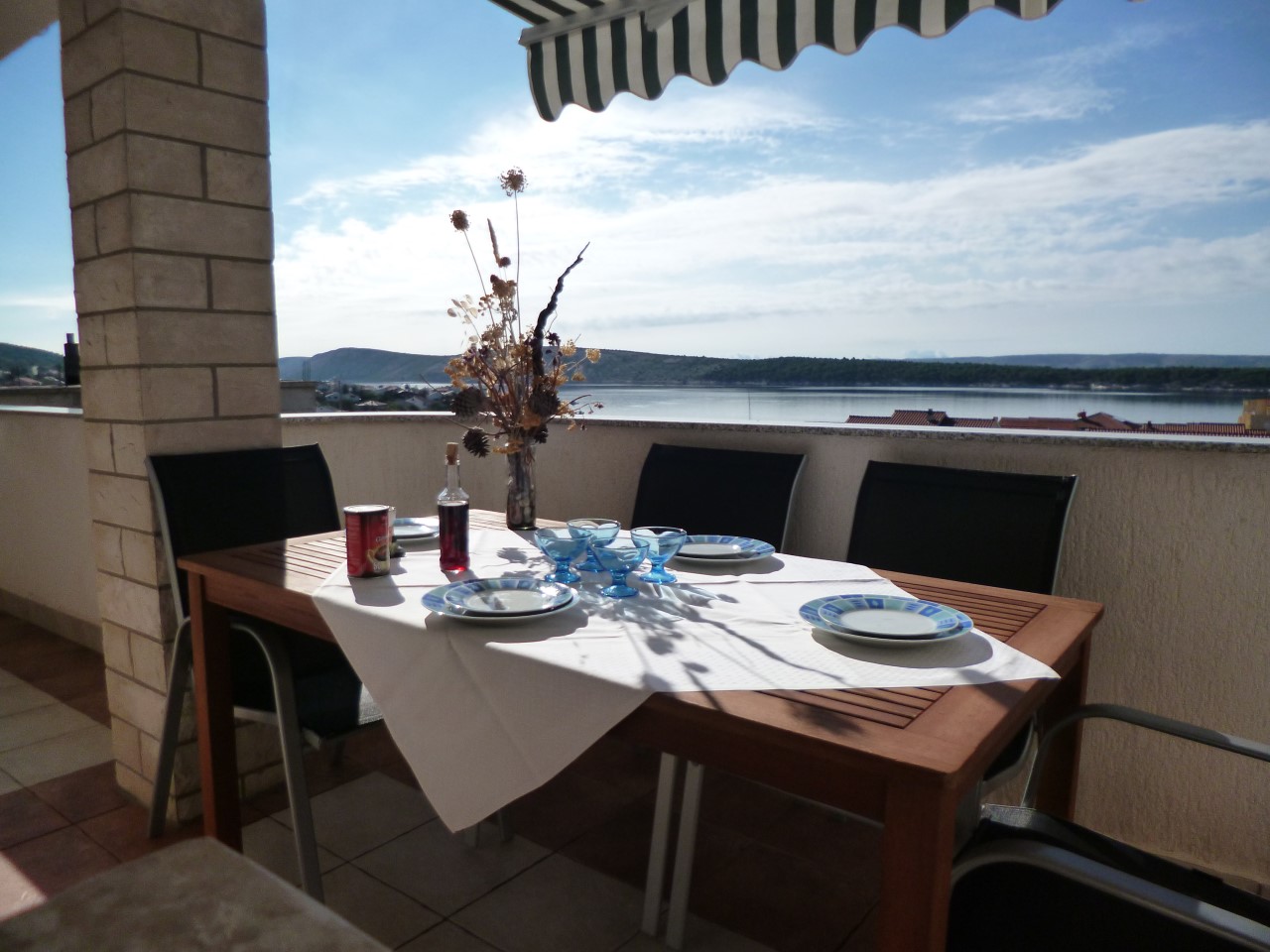 Geräumige Urlaubsunterkunft für 4-7 Pers im 1.OG mit Meerblick