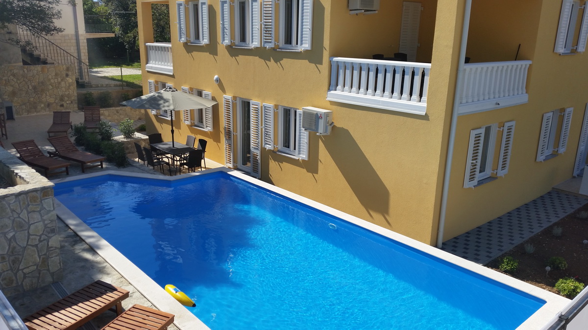 Pool, Terrasse und Internet - Apartement für 4 Personen