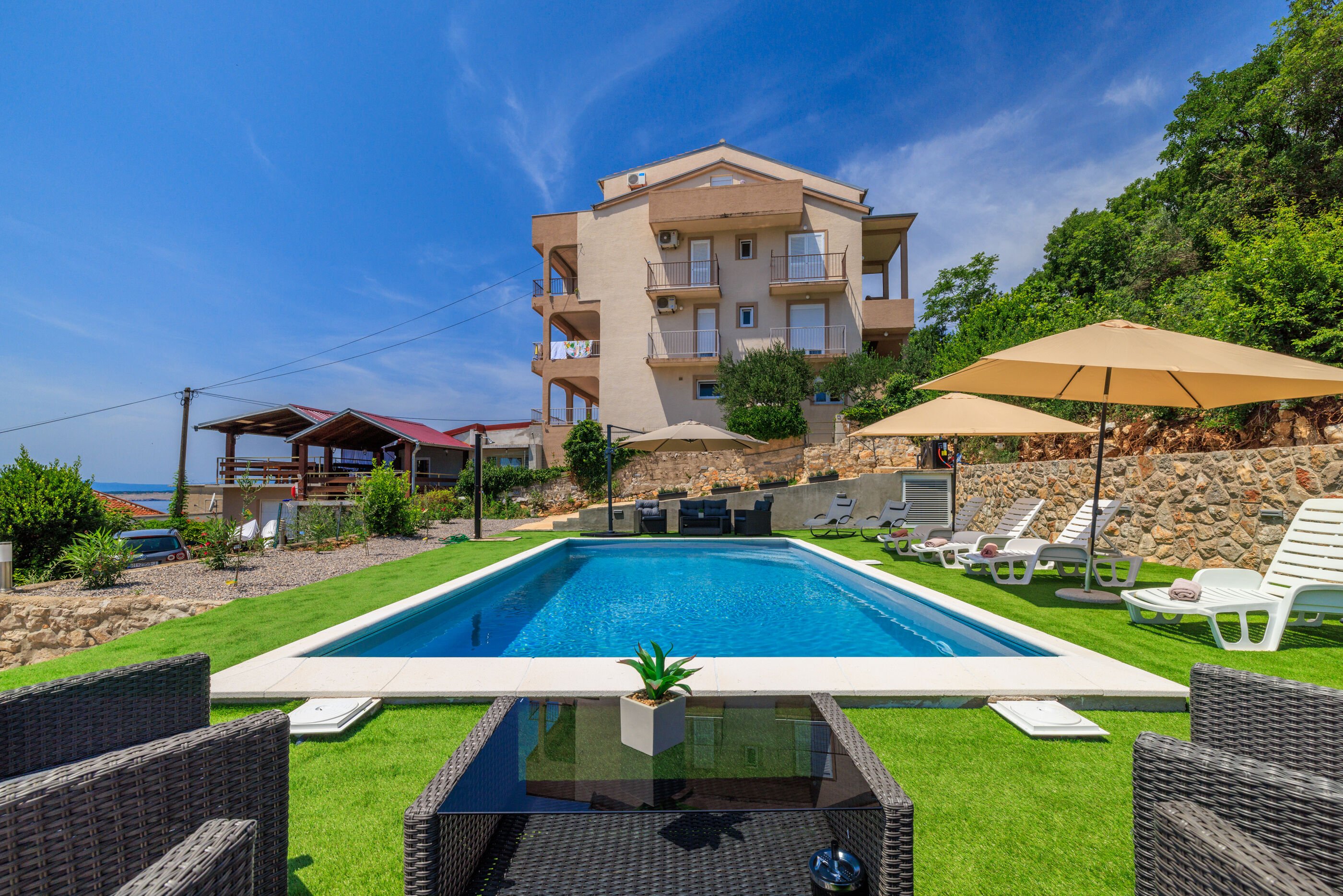 Studio mit 20 m² großer, überdachter Terrasse mit schönem Meerblick