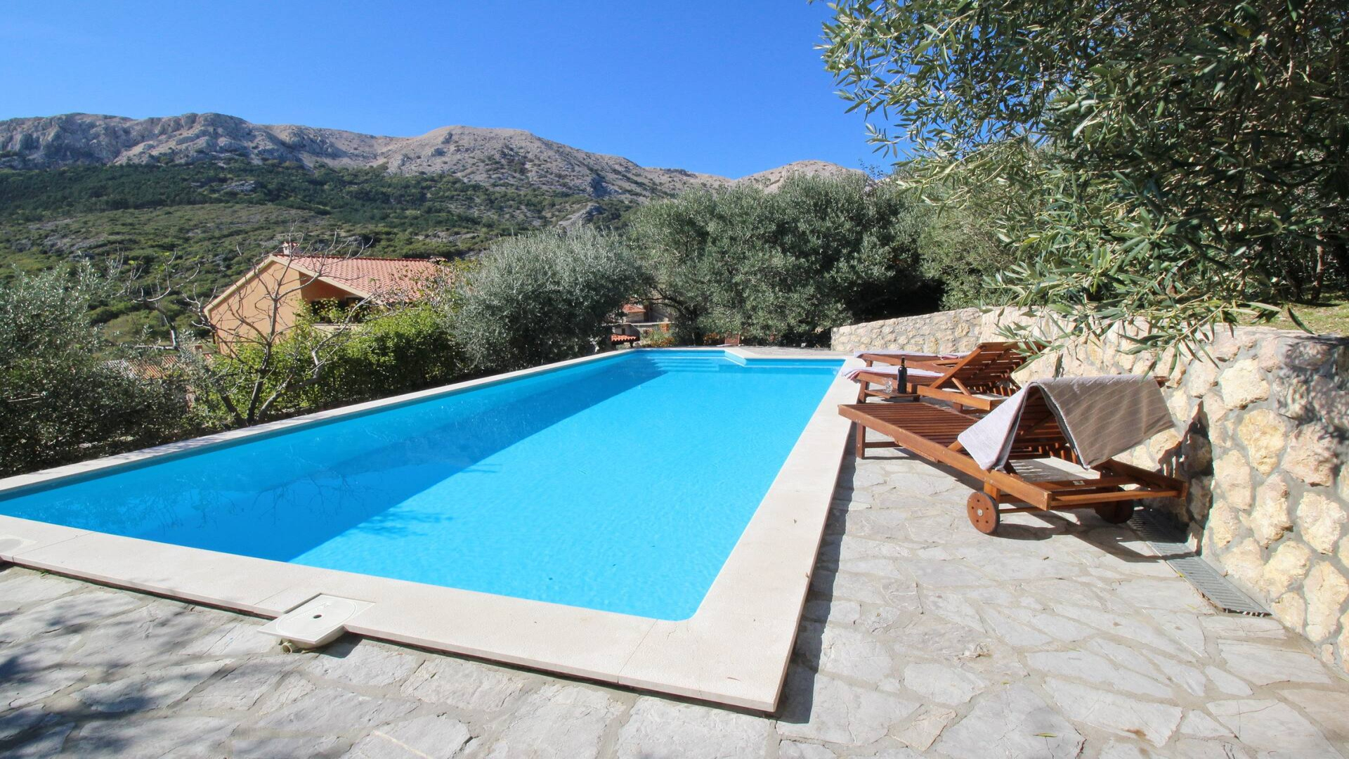Haus mit eigenem Swimmingpool im Vorort Draga Bascanska (bei Baska)