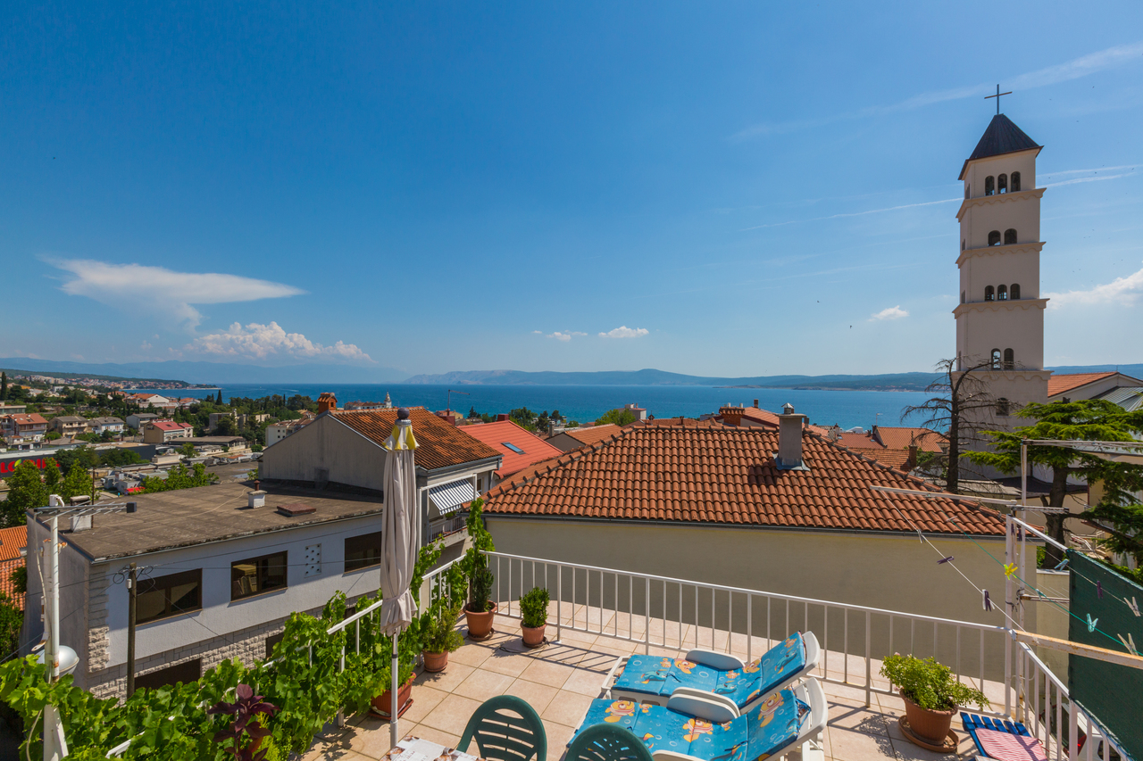 60 m² Apartment in der zweiten Etage mit Terrasse, 2 SZ für 4 Personen