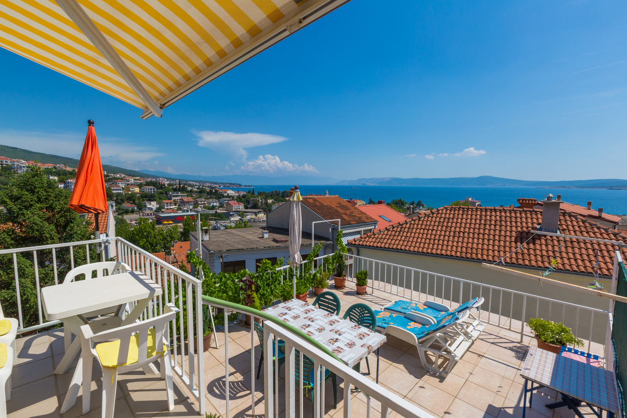 60 m² Apartment in der zweiten Etage mit Terrasse, 2 SZ für 4 Personen