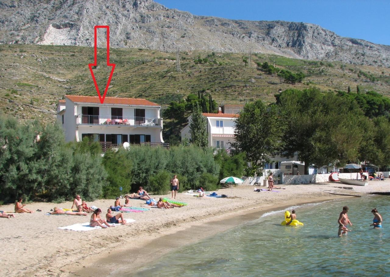 Ferienwohnung für 4-5 Personen direkt am Meer gelegen