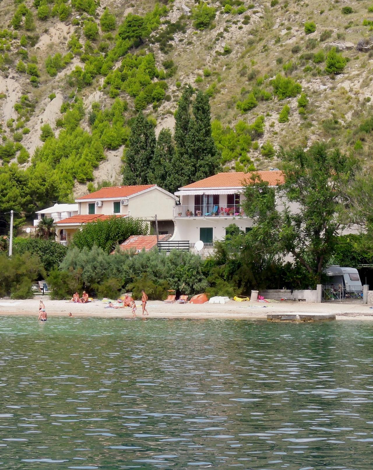 Ferienwohnung für 4-5 Personen direkt am Meer gelegen