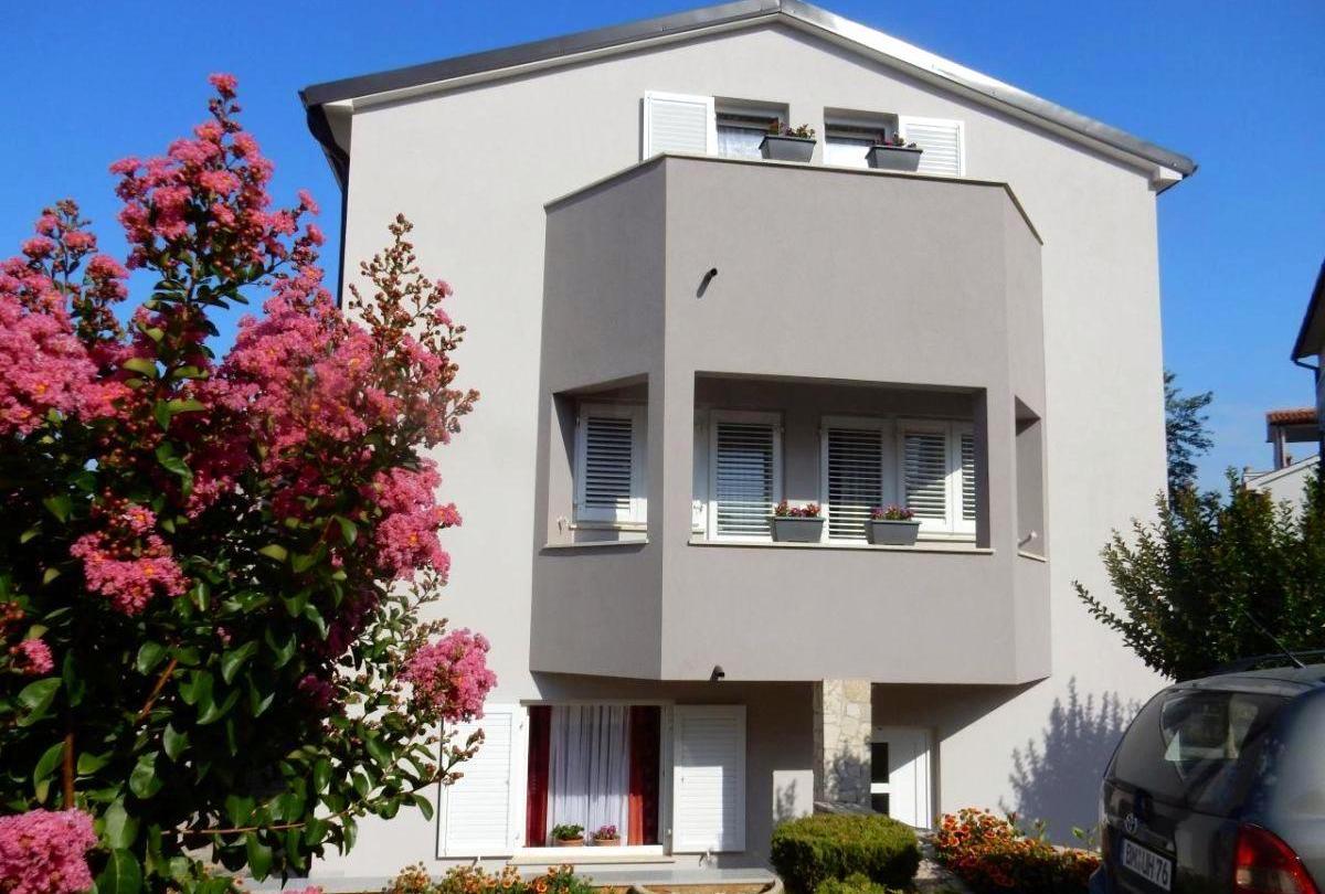 Medulin - gepflegte Ferienwohnung mit Garten in ruhigem Ortsteil