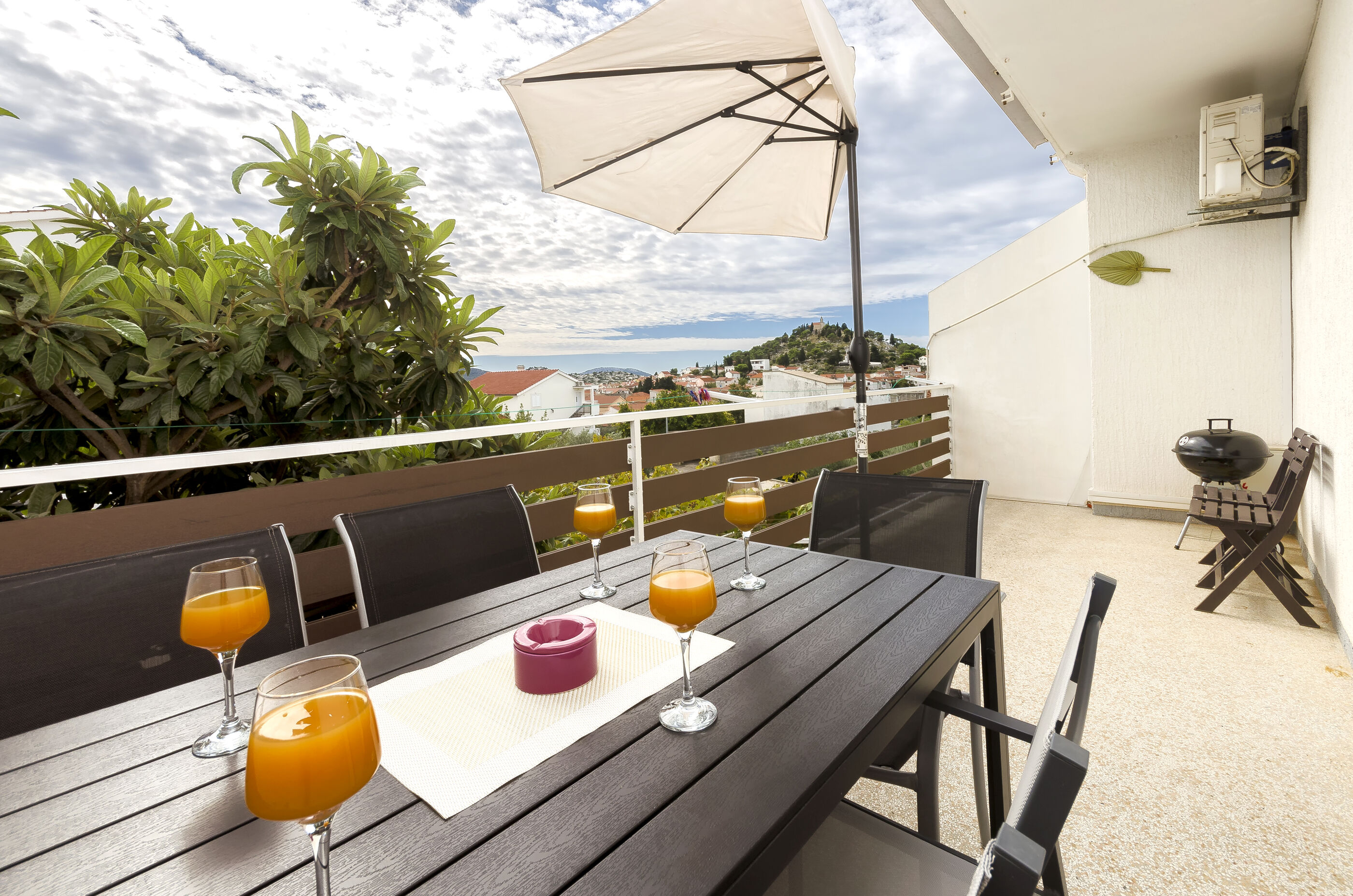 Für 4-6 Pers - Apartment mit Klima, Tv & WLAN im Nebenort Tribunj