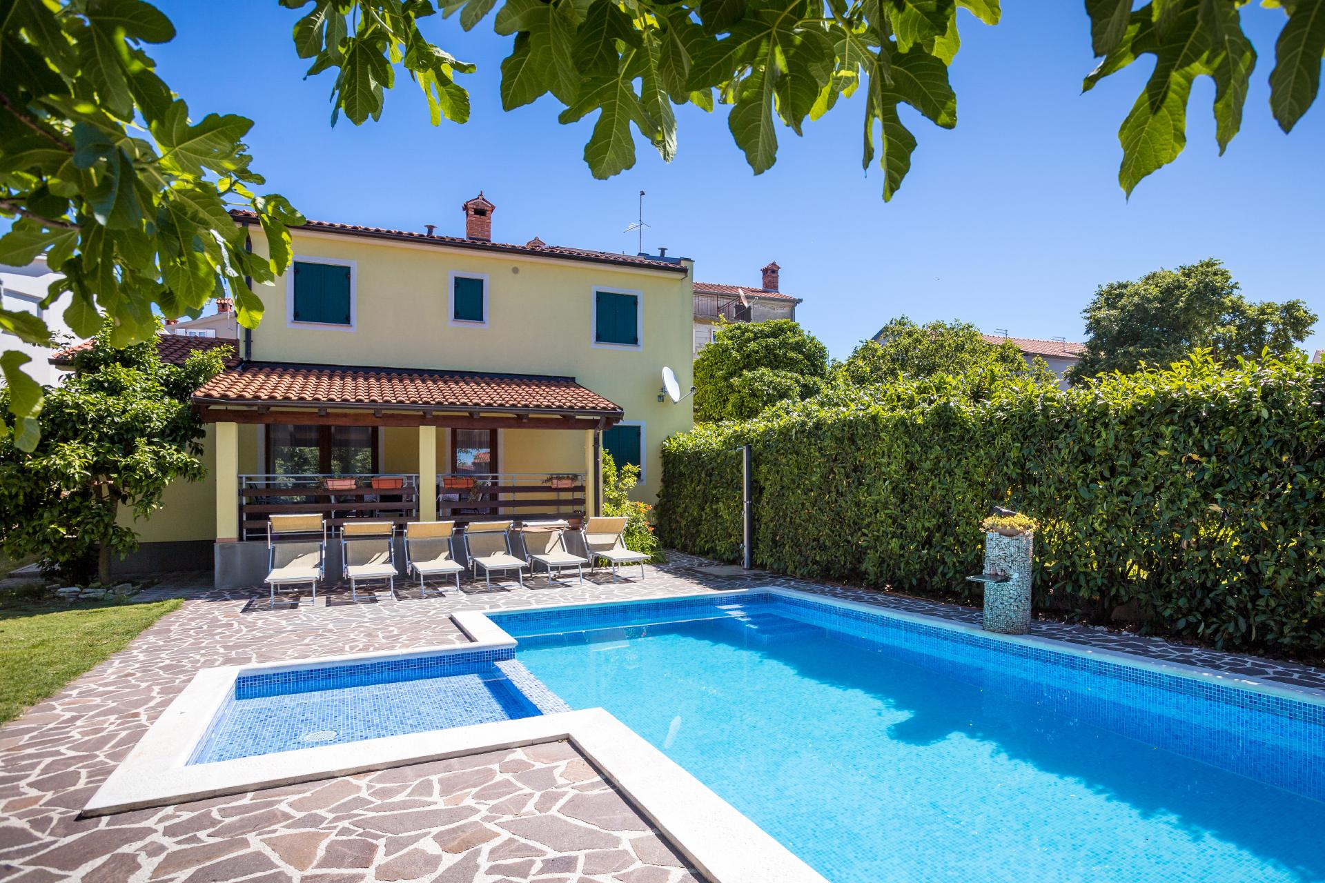 Moderne Villa für 6-8 Pers. mit Swimmingpool, Klima, Sat-Tv & WLAN