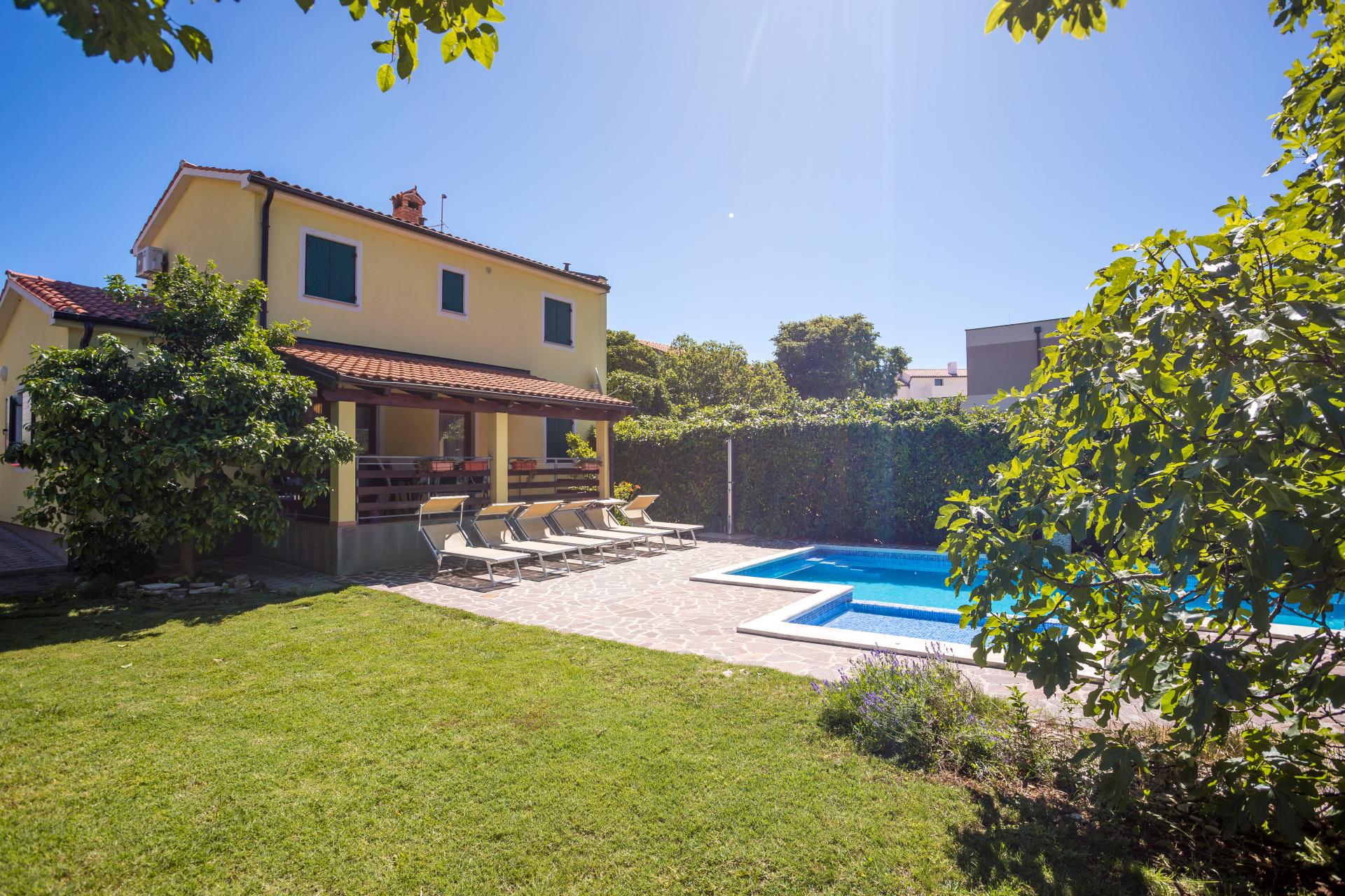Moderne Villa für 6-8 Pers. mit Swimmingpool, Klima, Sat-Tv & WLAN