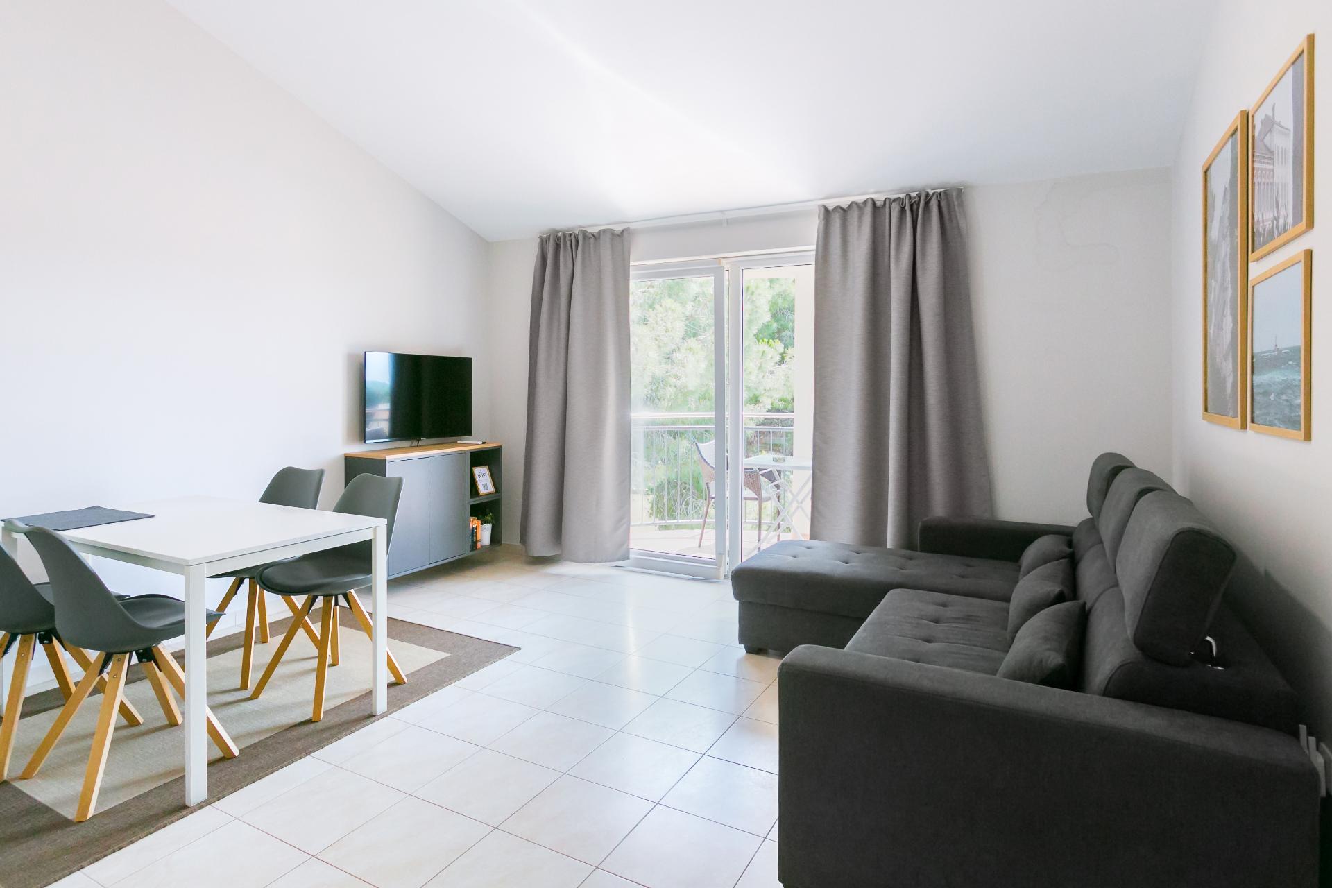 300 m zum Sandstrand Bijeca - FeWo für 2-4 Pes mit Wlan & Sat-Tv