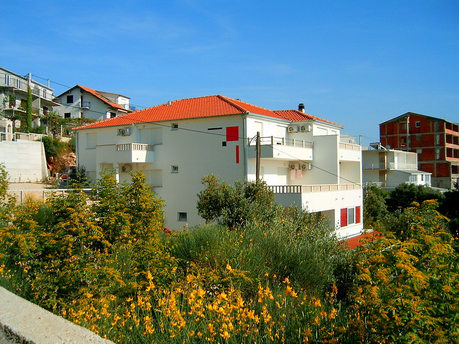 Moderne Wohnung fuer 4-5 Personen, 2km von Omis