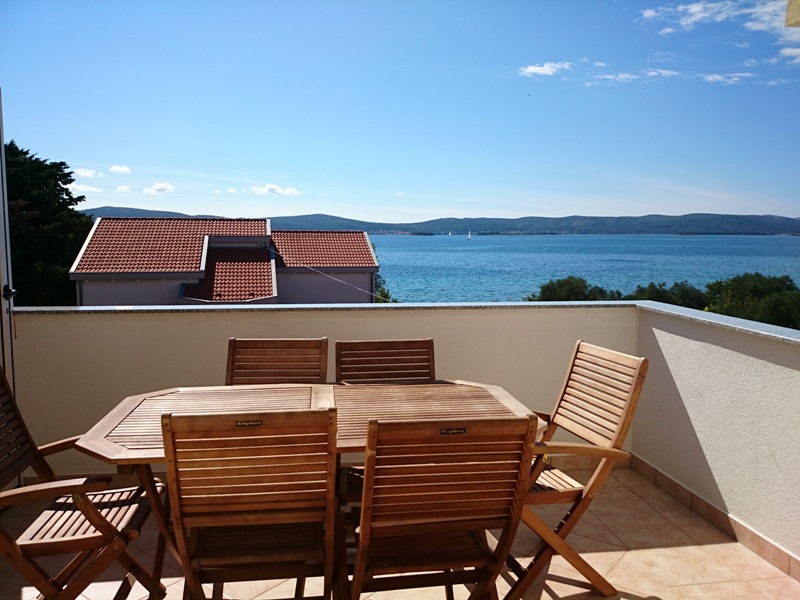 Traumhafte Aussicht - Apartment für 4-6 Personen - 30 m zum Strand