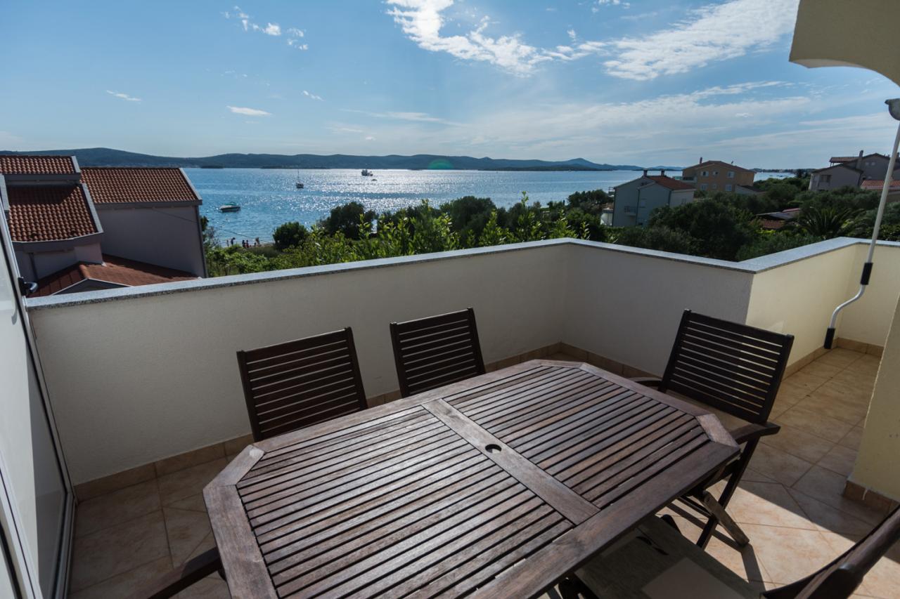 Traumhafte Aussicht - Apartment für 4-6 Personen - 30 m zum Strand