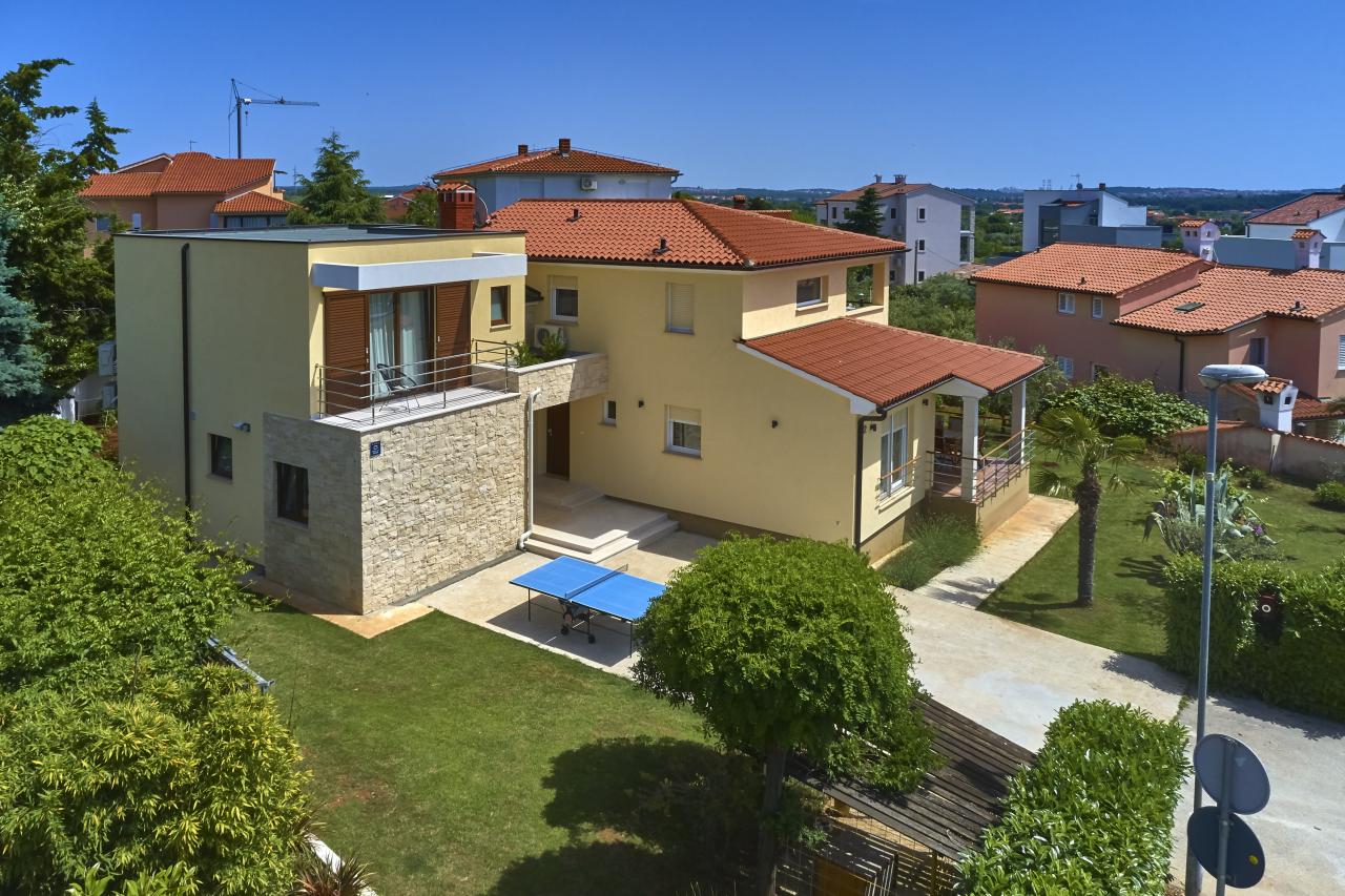 Moderne Villa mit Garten für Familien mit fantastischer Aussicht