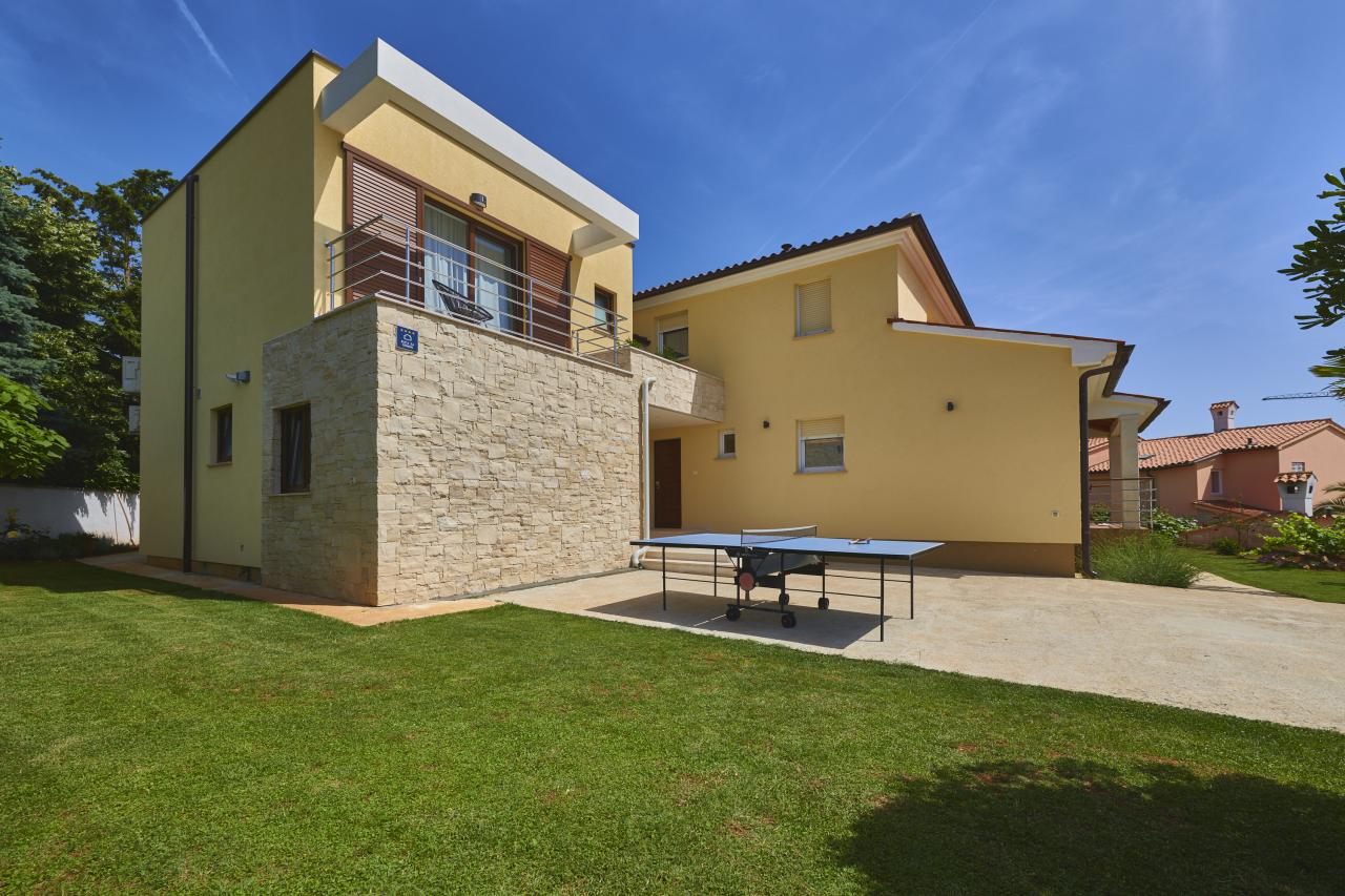 Moderne Villa mit Garten für Familien mit fantastischer Aussicht