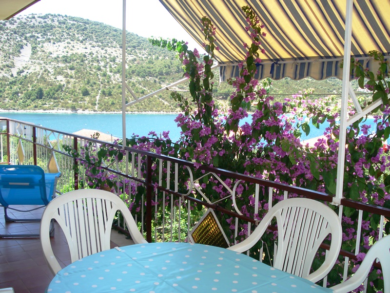 Nur 70 m zum Strand - FeWo für 4-6 Personen in Vinisce bei Trogir