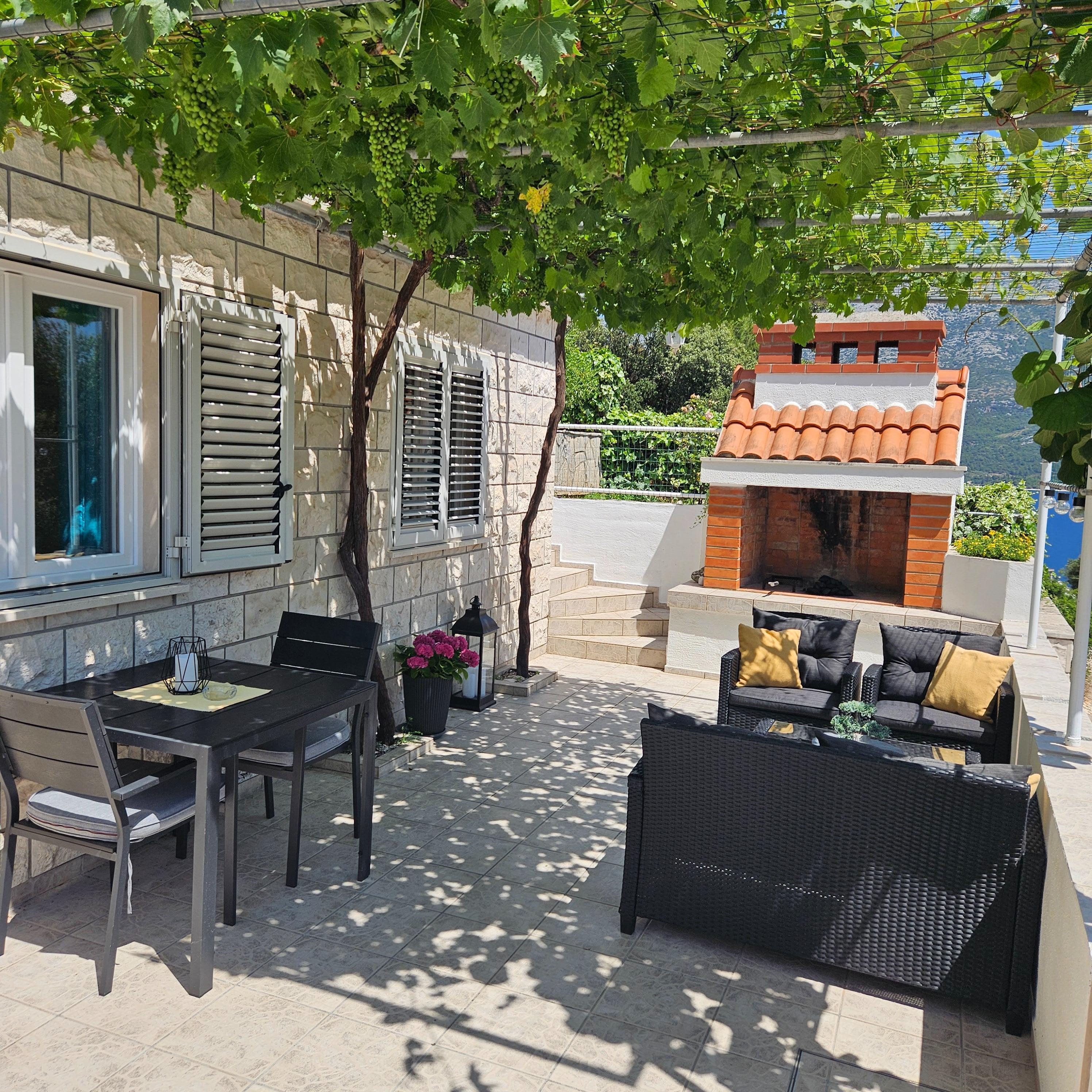 Traumhaftes Apartment mit Sat-TV, Garten und Blick auf´s Meer