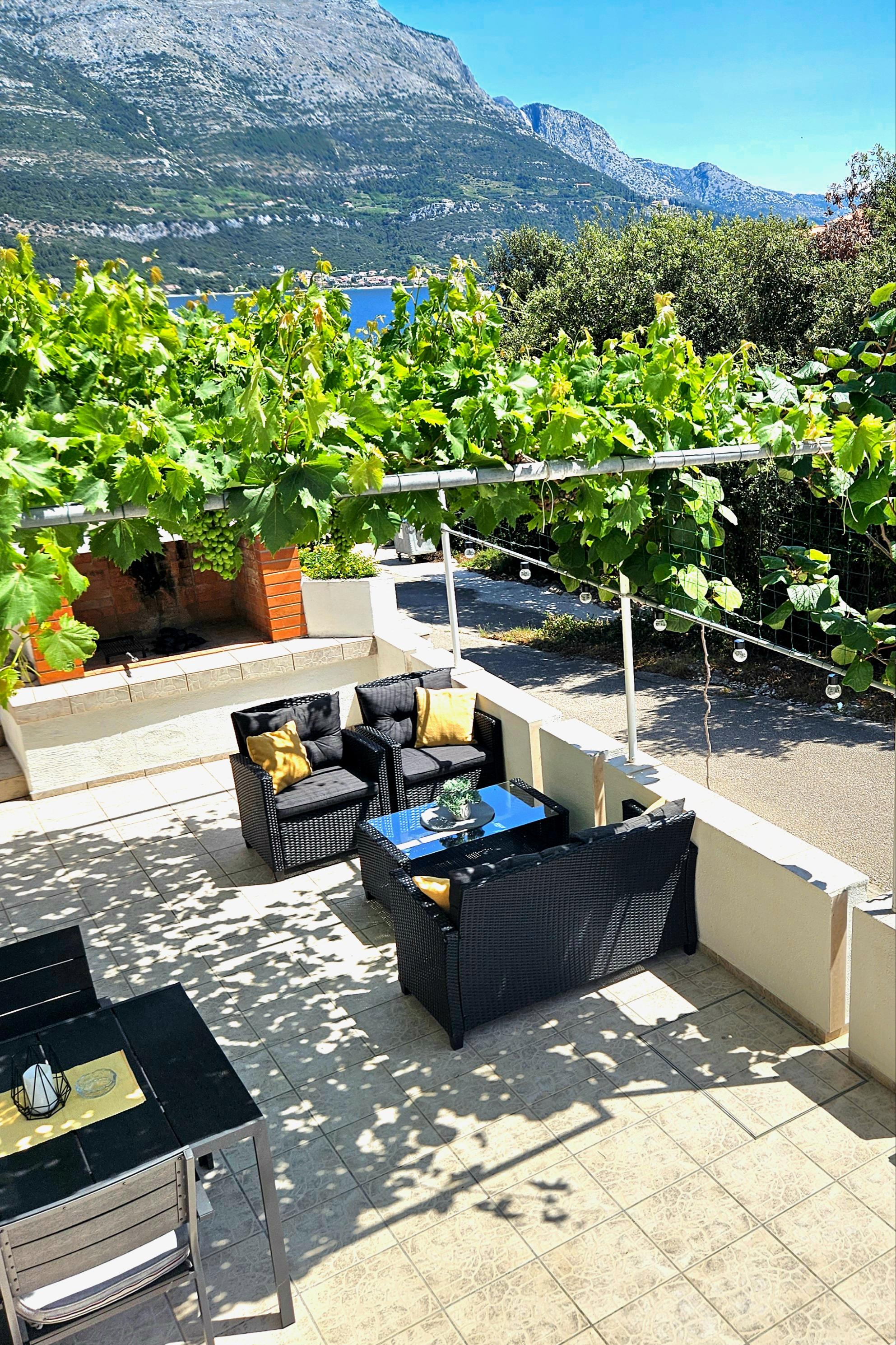 Traumhaftes Apartment mit Sat-TV, Garten und Blick auf´s Meer
