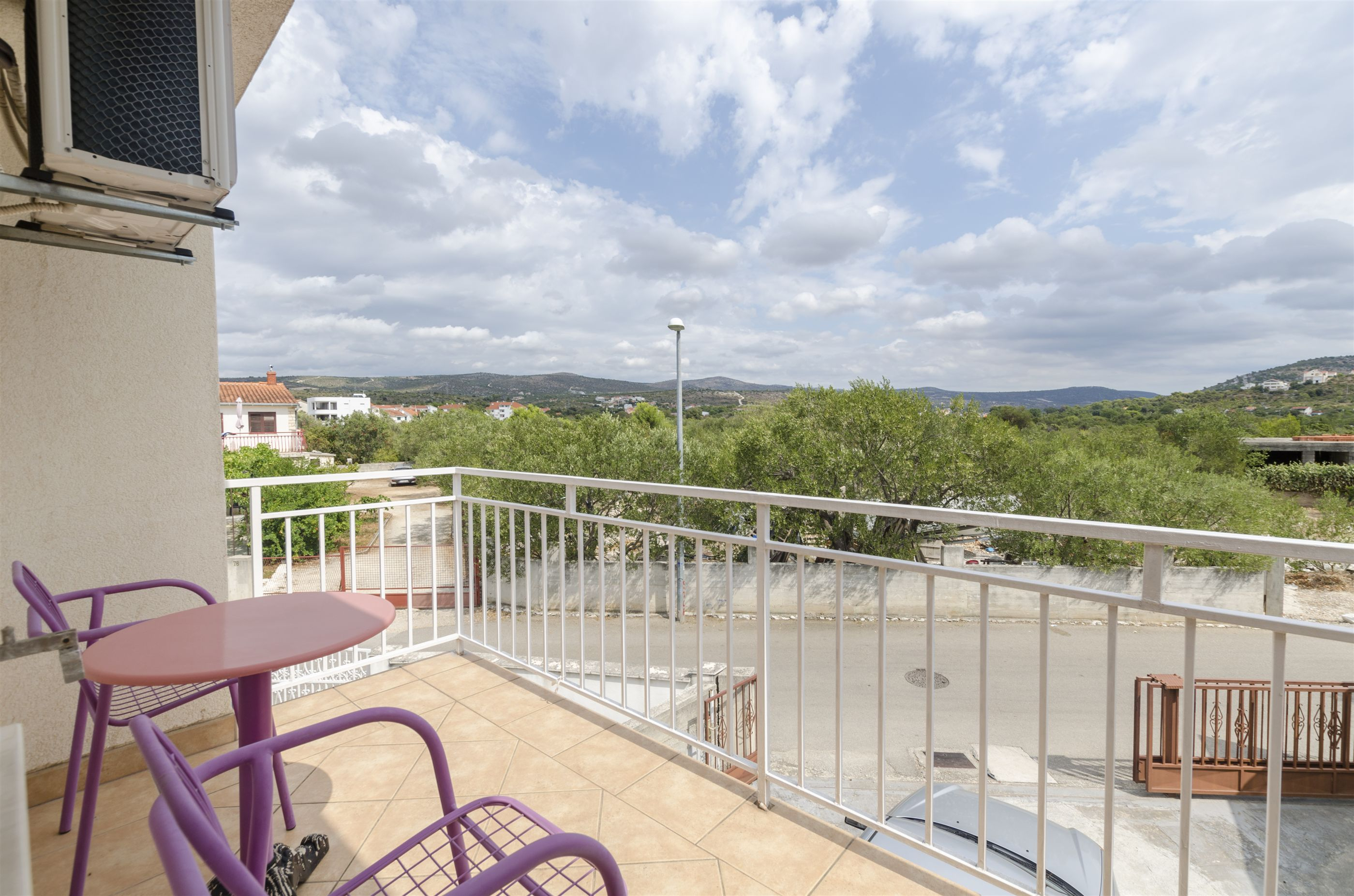Klimatisiertes, strandnahes Apartment mit Balkon, Garten & Grill