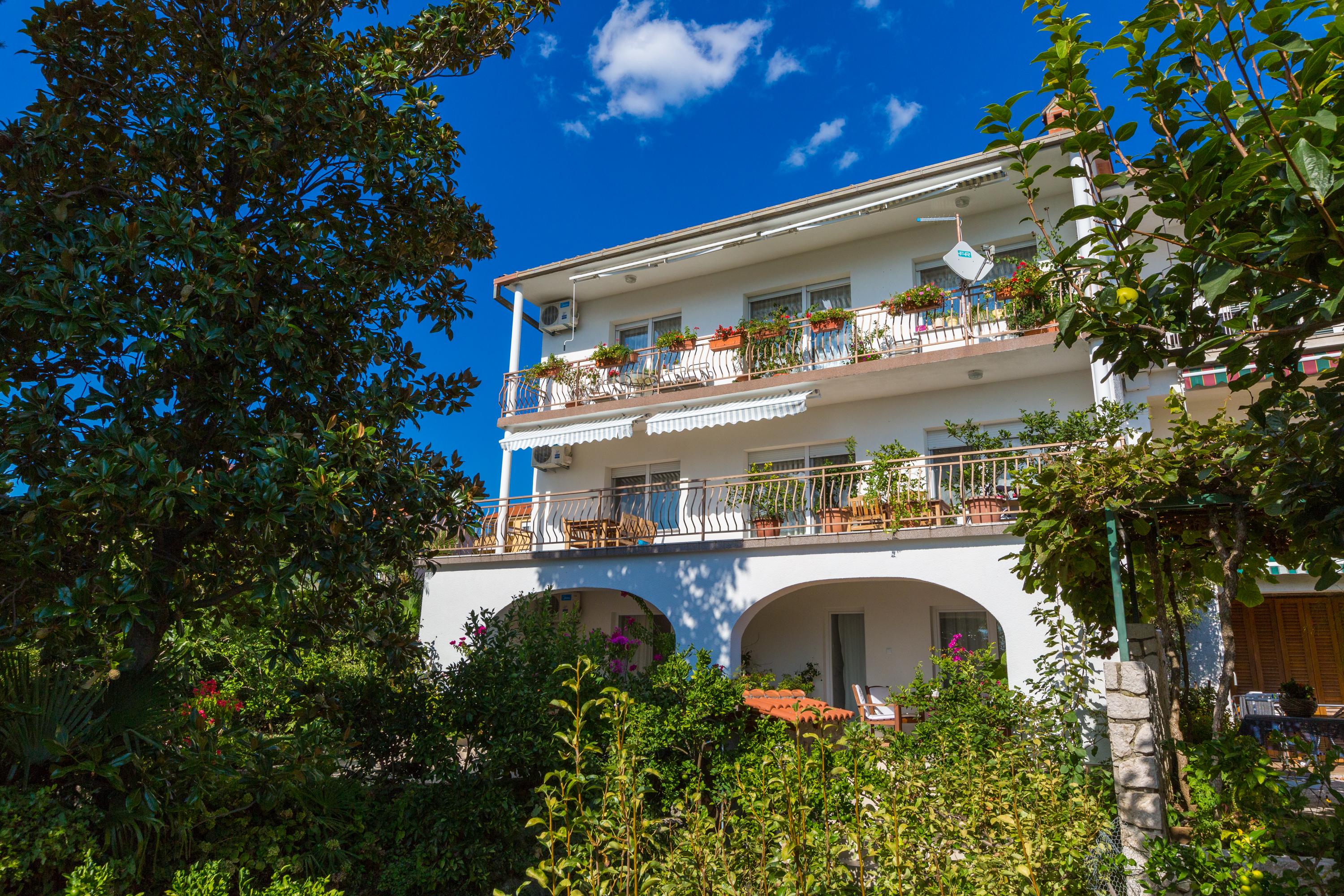 92 m² EG-Wohnung, überdachte Terrasse & Weinkeller