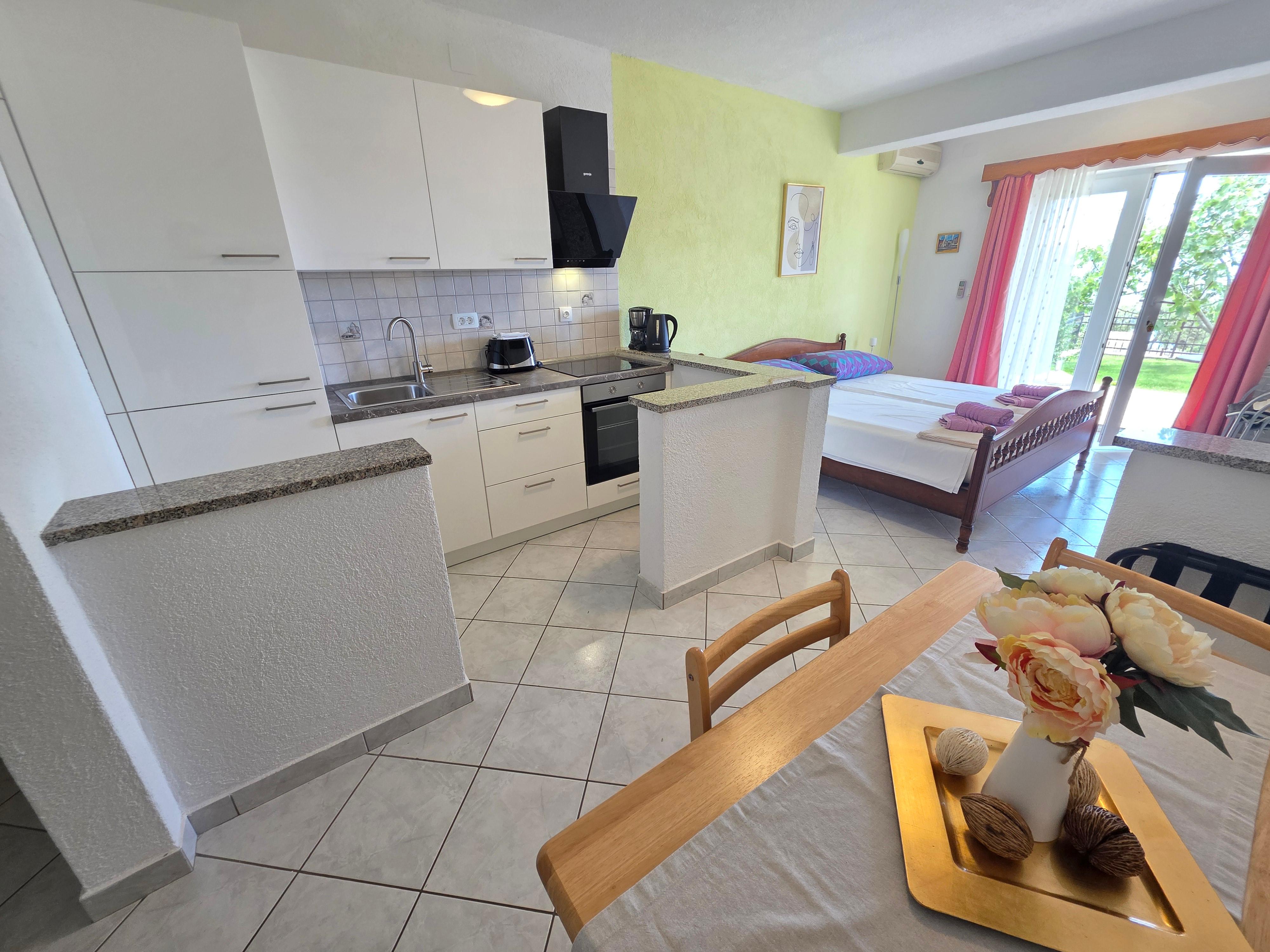 Studioapartment im EG für 2 Personen mit Terrasse, Klima, Parkplatz