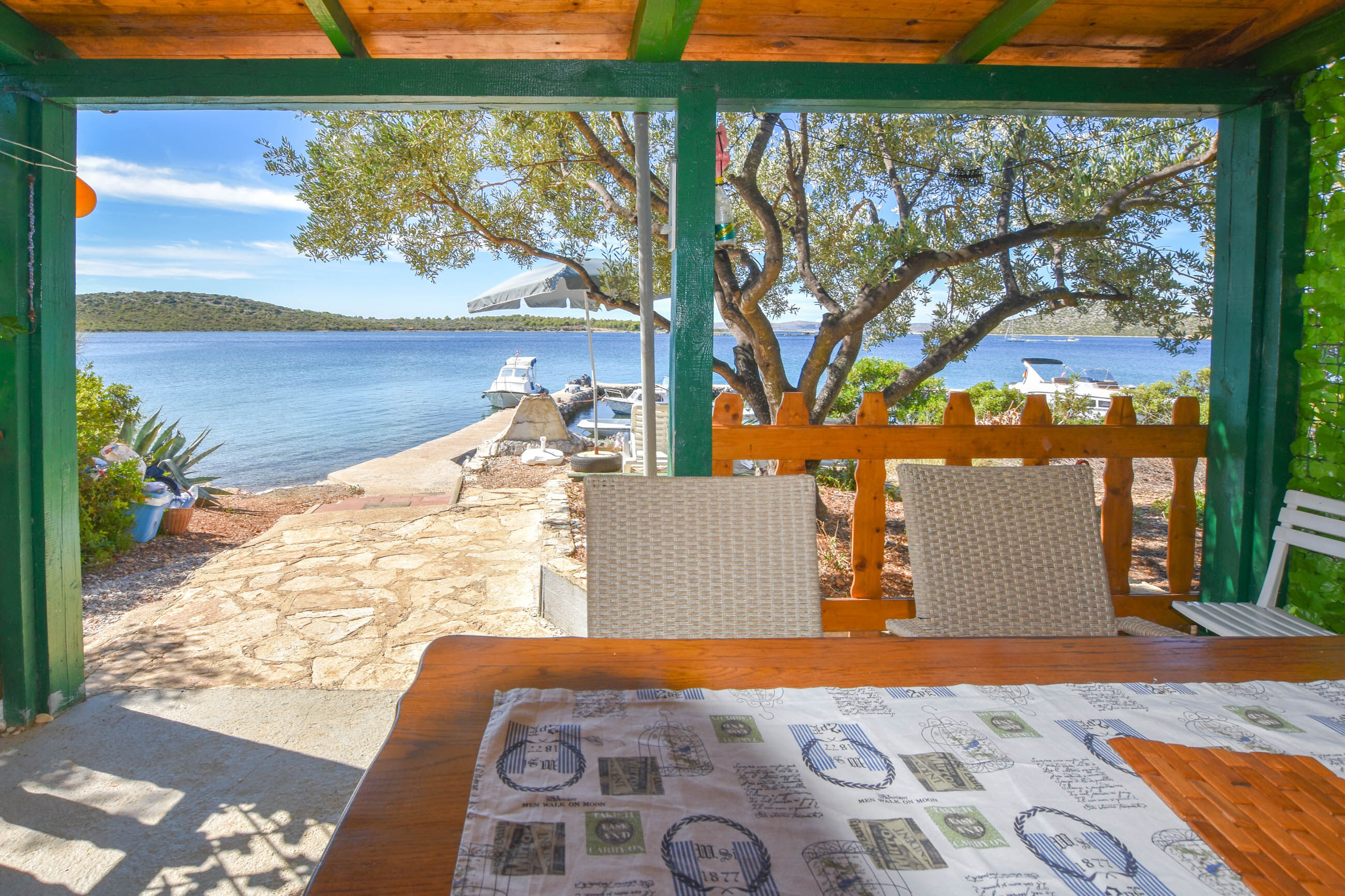 Haus in der Bucht Pećine auf Pasman mit Meerblick, Grill