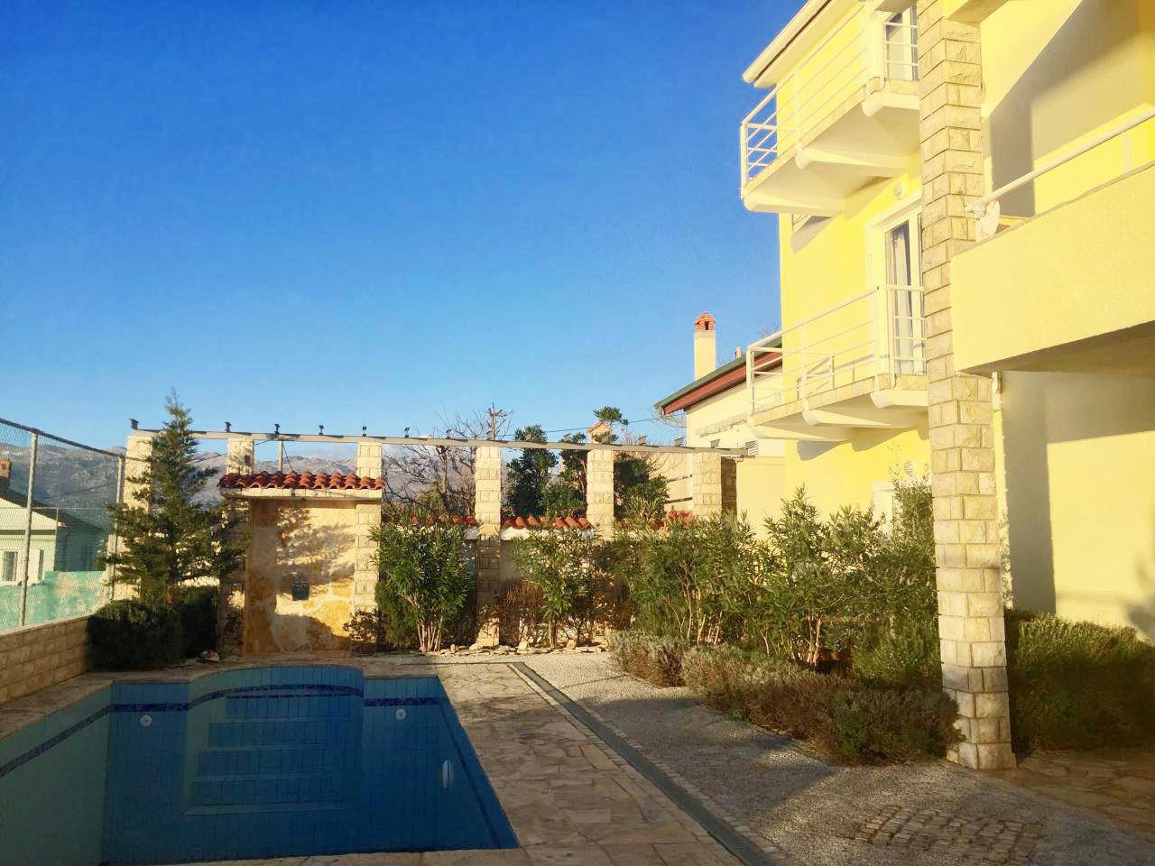 Perfekt für 2 - Studio mit Pool im ruhigen Novigrad in Dalmatien