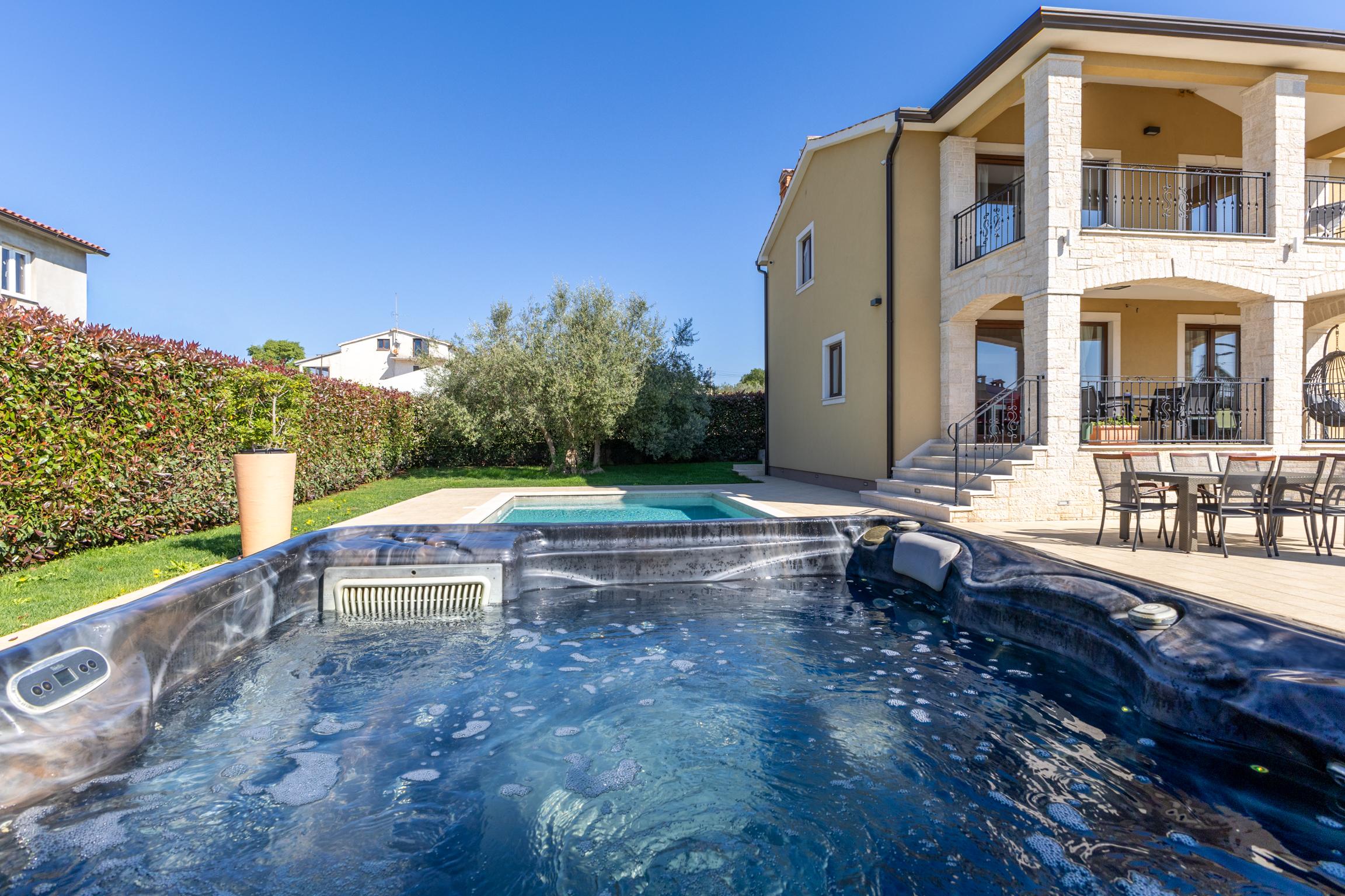 Neue Villa mit Pool in Kroatien - 4 Schlafzimmer - ruhige Lage