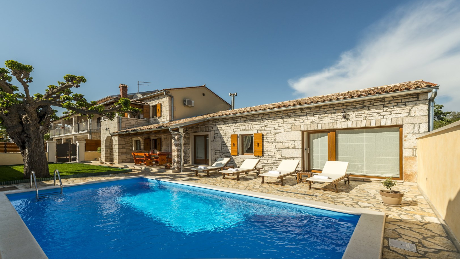Renoviertes Steinhaus mit Pool, 3 Schlafzimmer, ruhige Lage 