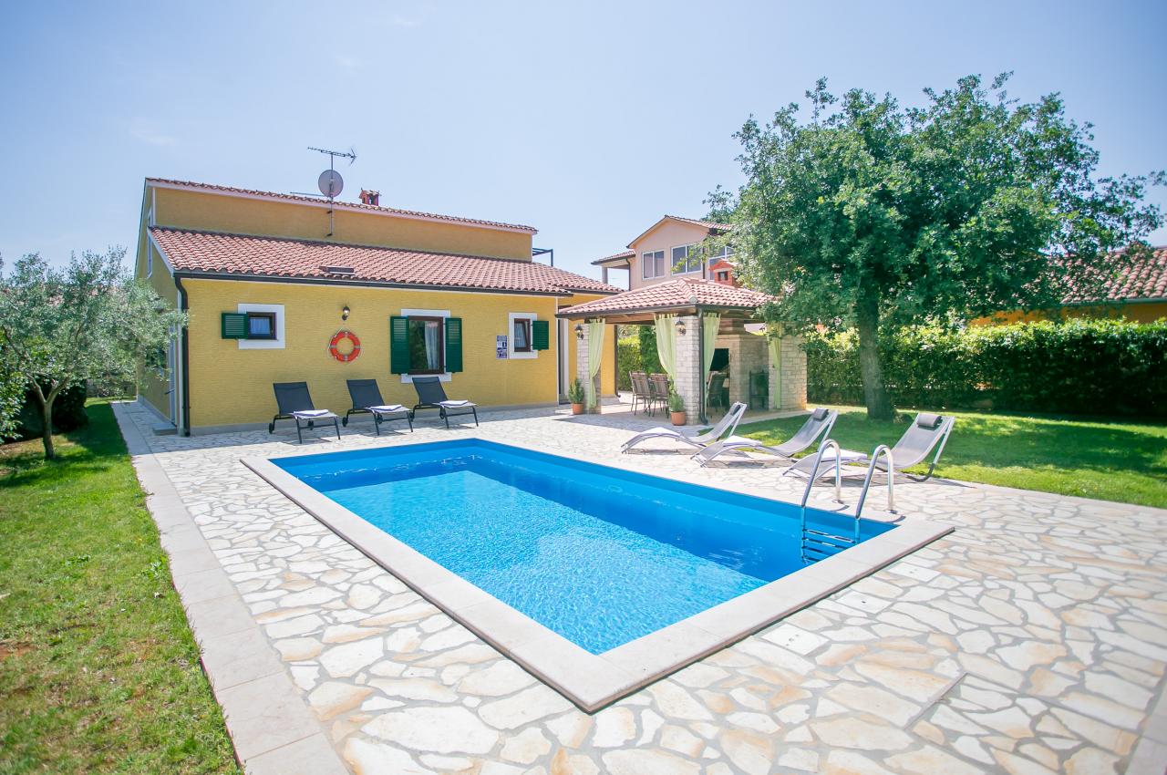 Ferienhaus mit Pool für bis zu 6 Personen - Nähe Porec