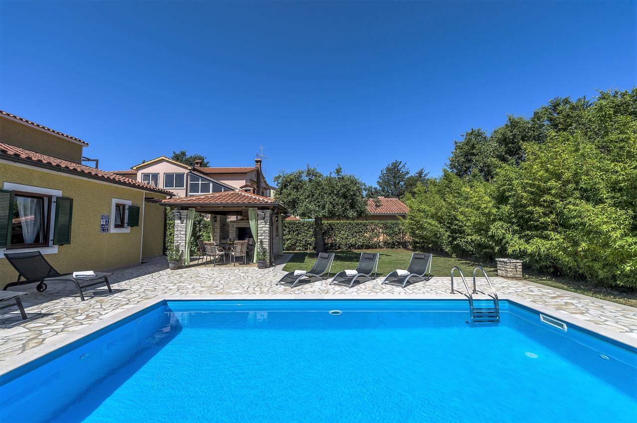 Ferienhaus mit Pool für bis zu 6 Personen - Nähe Porec