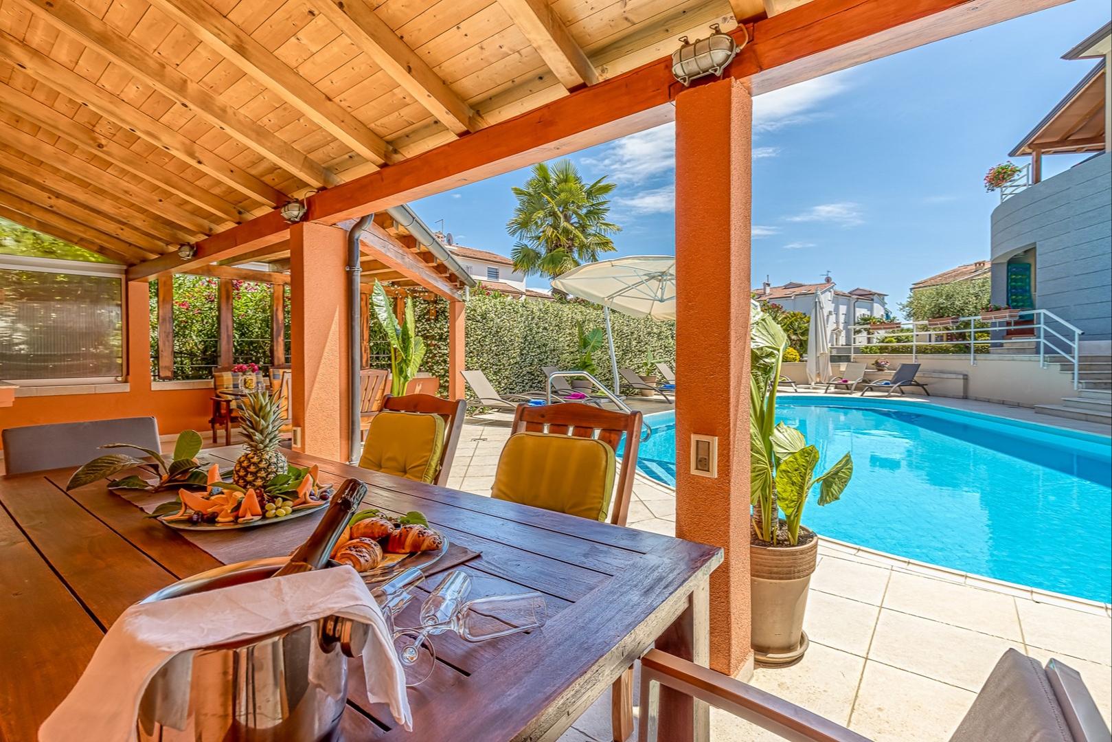 Ferienwohnung in Porec (Veli Maj) - mit Pool für 2-4 Personen 